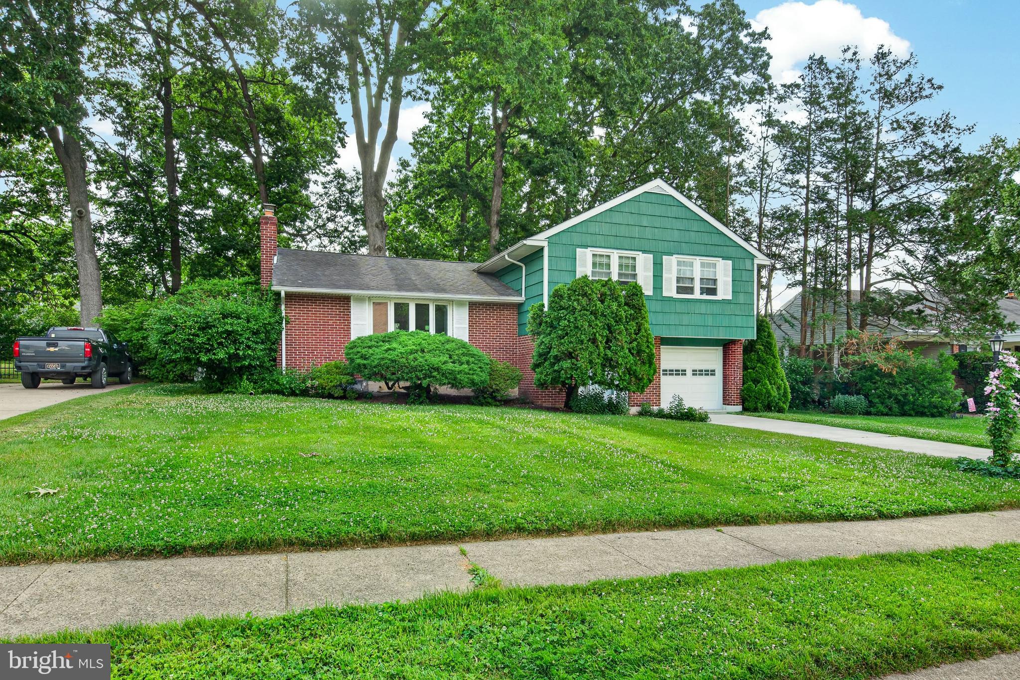 BLUE ROCK MANOR - Residential