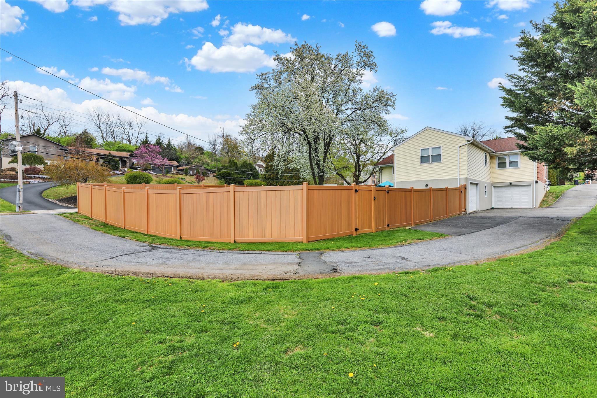 CRESTWOOD - Residential
