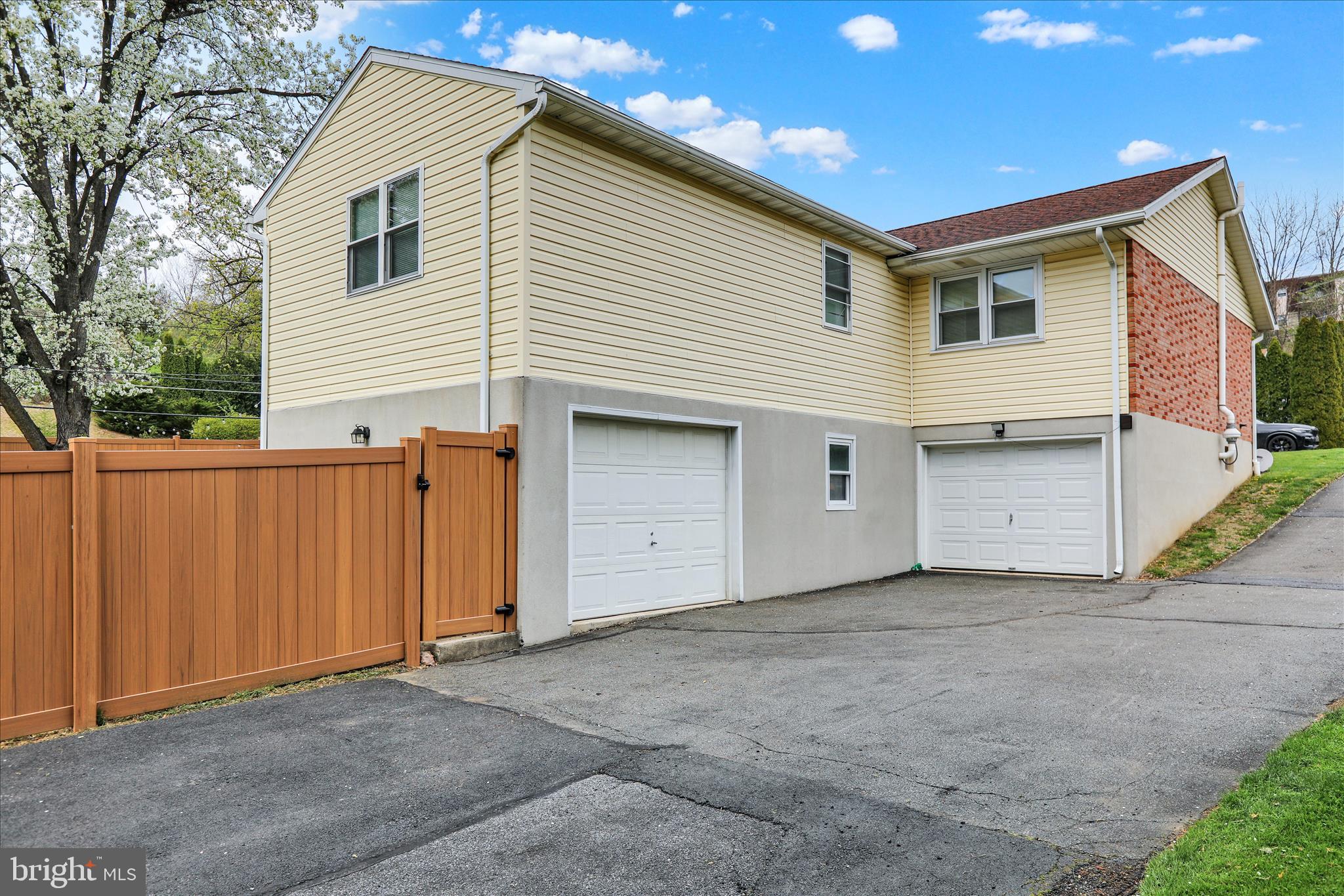 CRESTWOOD - Residential