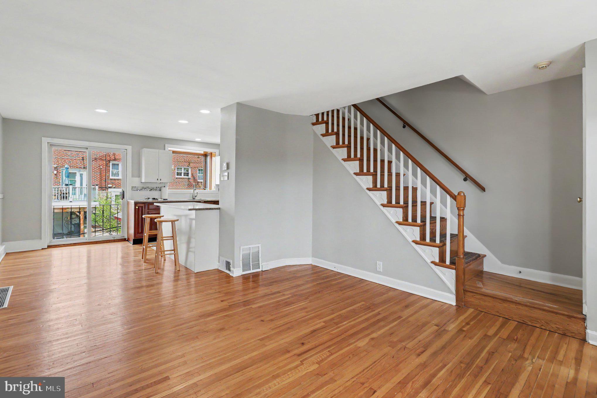 EAST FALLS - Residential