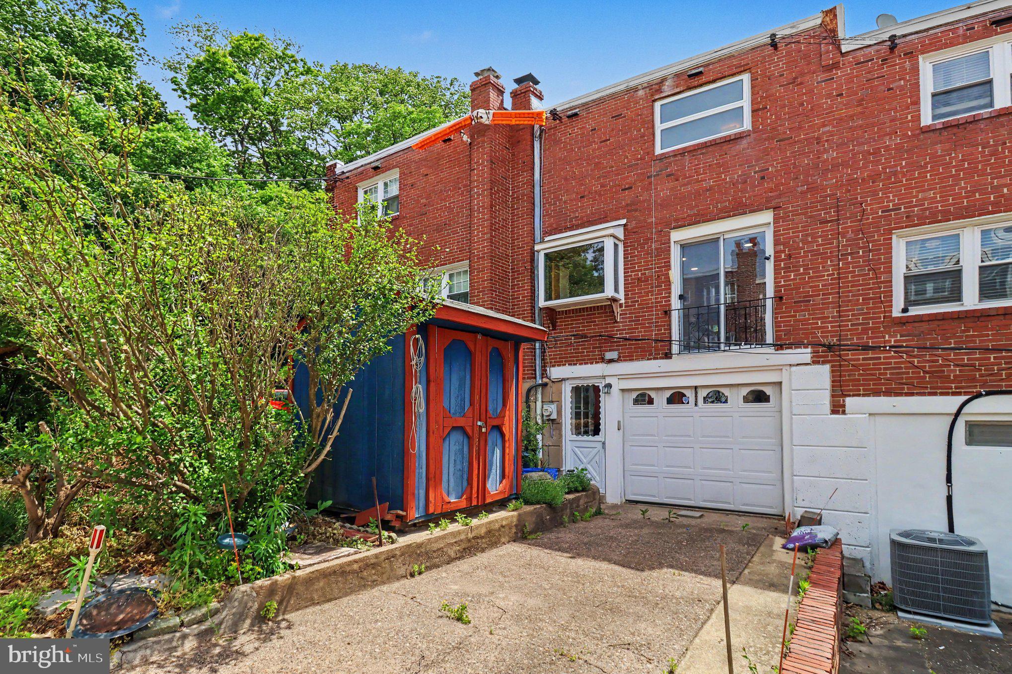 EAST FALLS - Residential