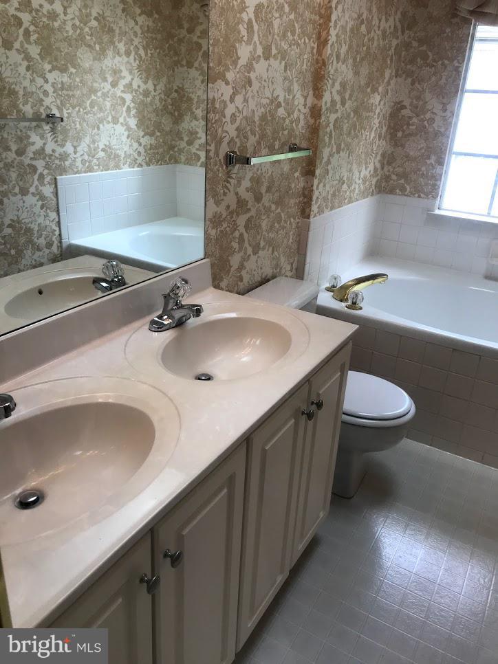 VILLAGE OF CLOPPERS MILL - Residential Lease