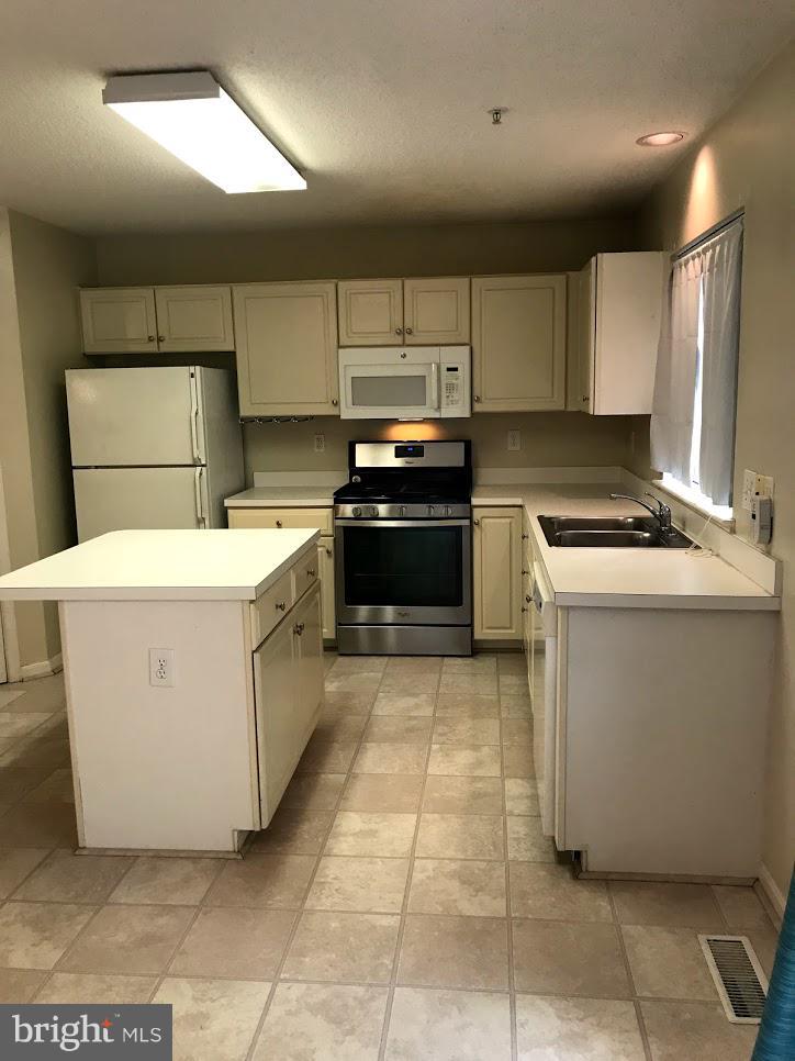 VILLAGE OF CLOPPERS MILL - Residential Lease