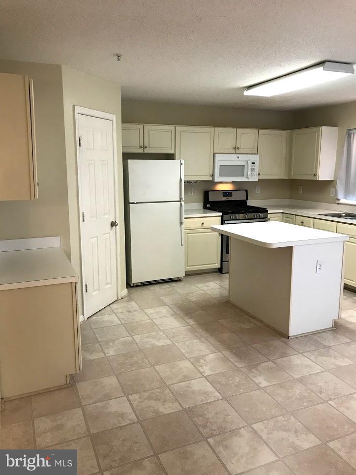 VILLAGE OF CLOPPERS MILL - Residential Lease