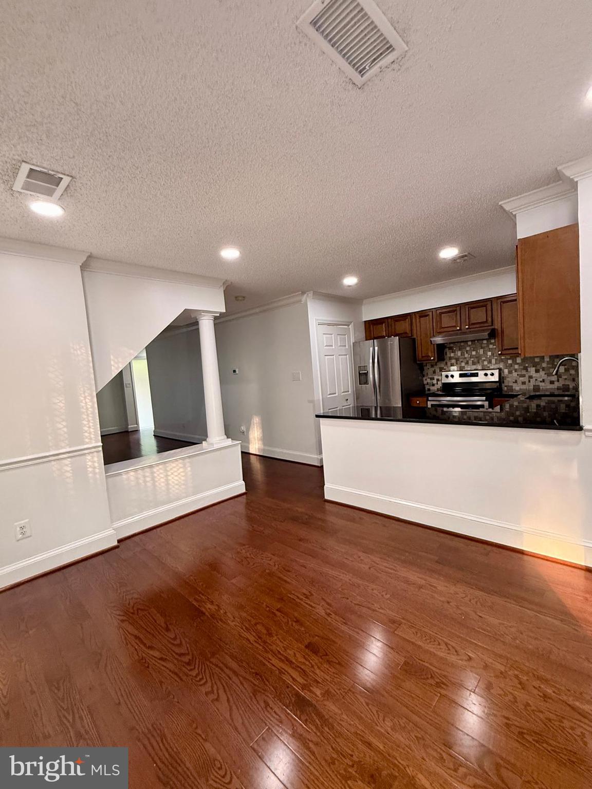 RESTON - Residential