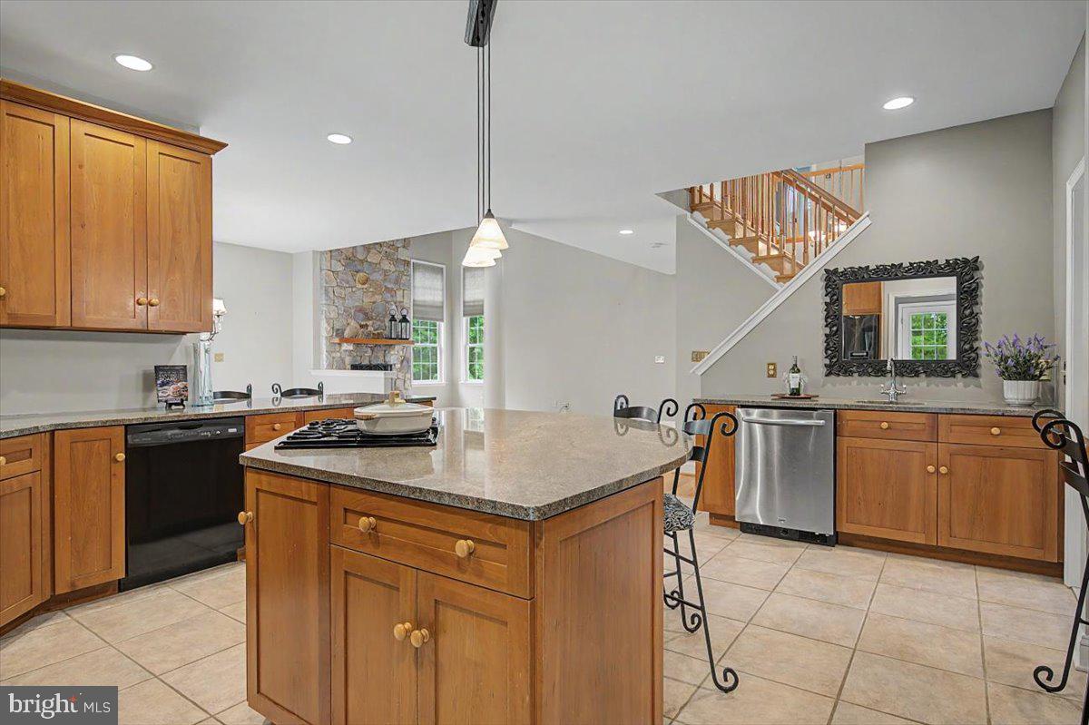 BROOKSTONE - Residential