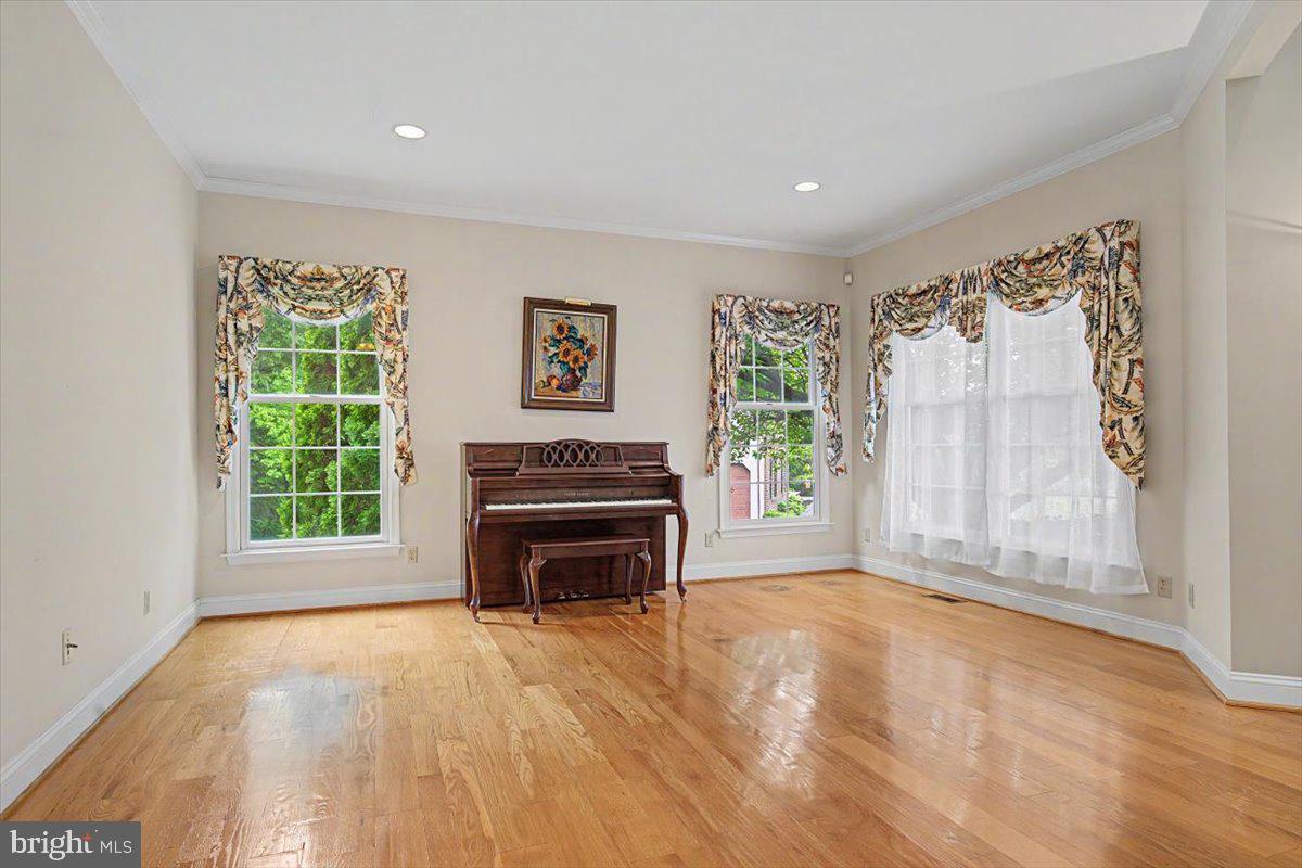 BROOKSTONE - Residential