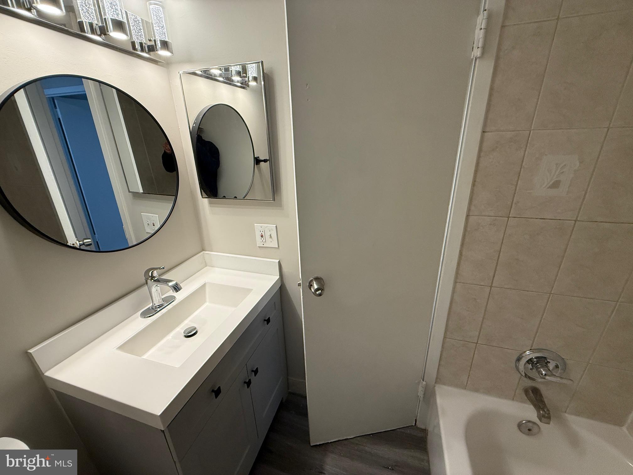 WOODLAKE TOWERS - Residential