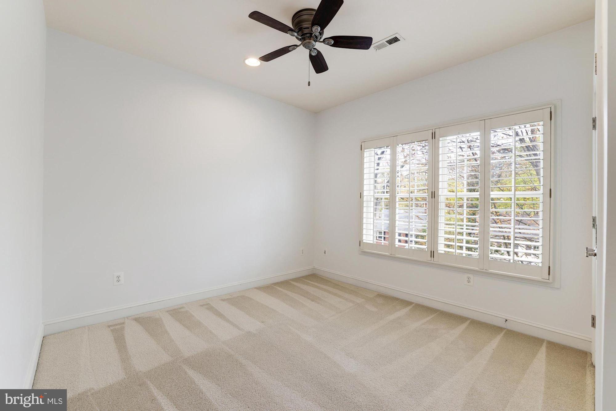 COUNTRY CLUB GROVE - Residential