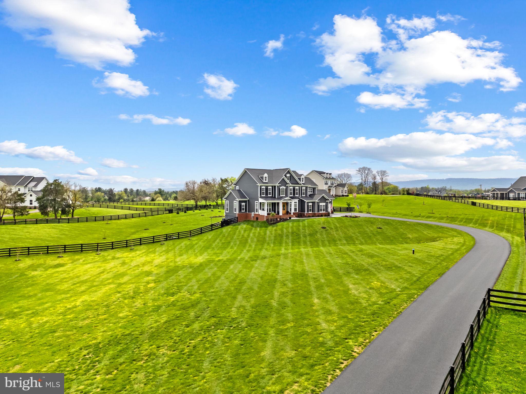 LOVETTSVILLE - Residential