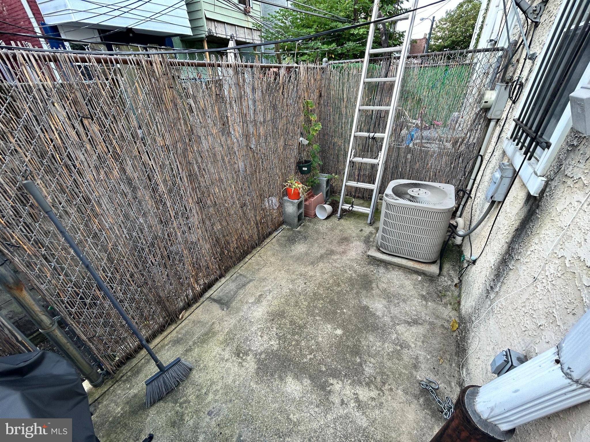POINT BREEZE - Residential