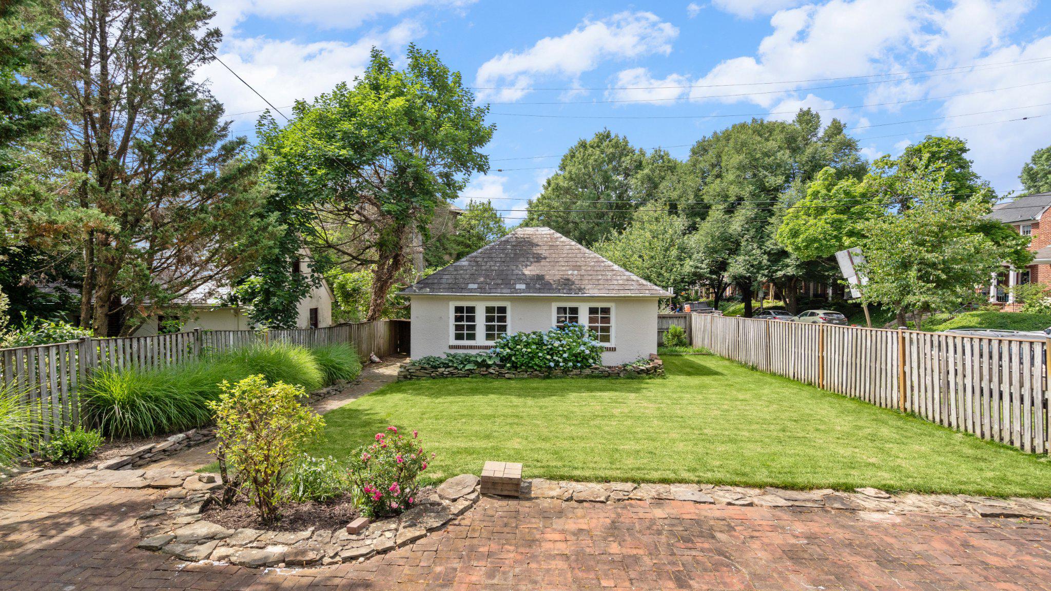 ROLAND PARK - Residential