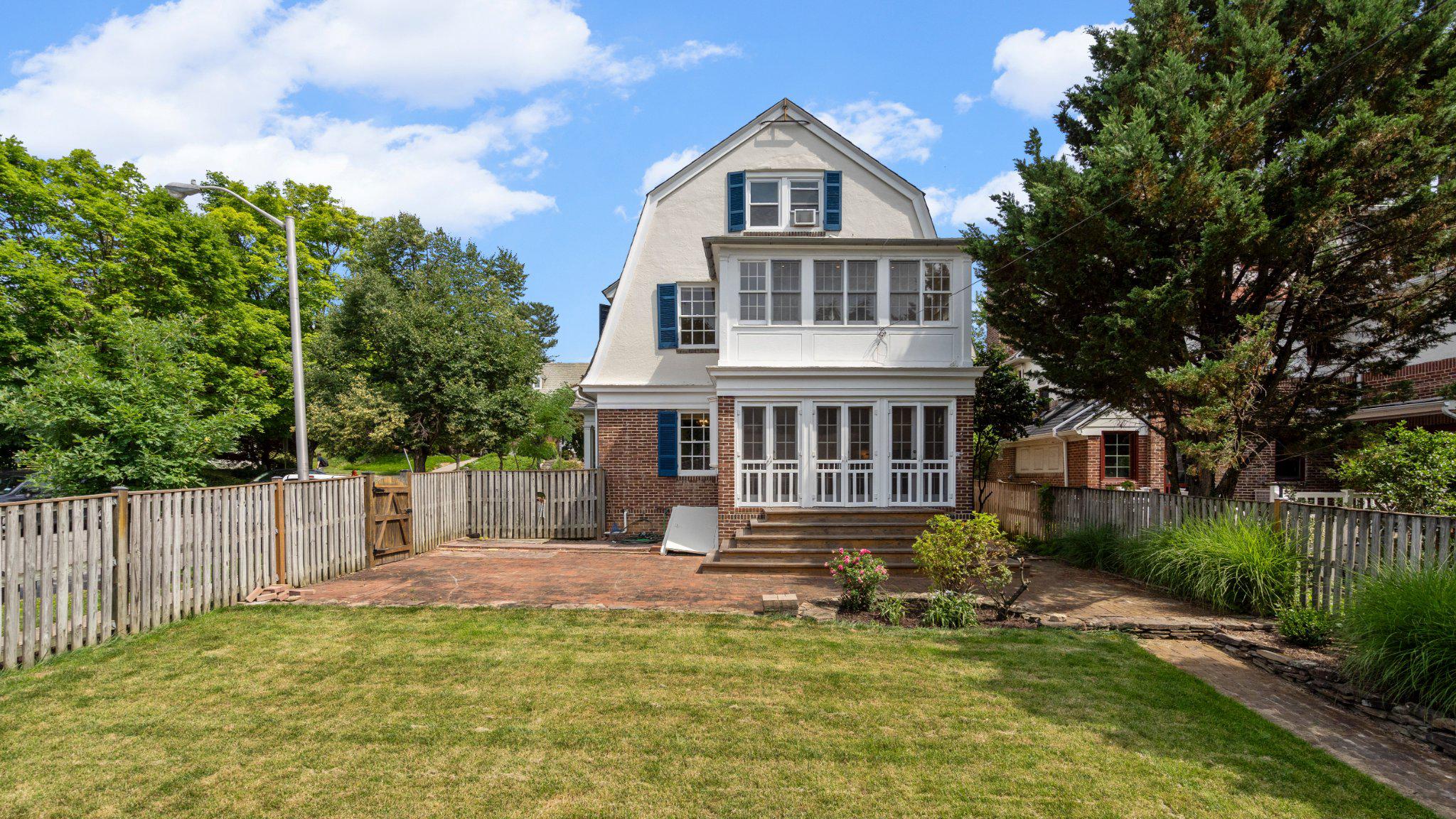 ROLAND PARK - Residential