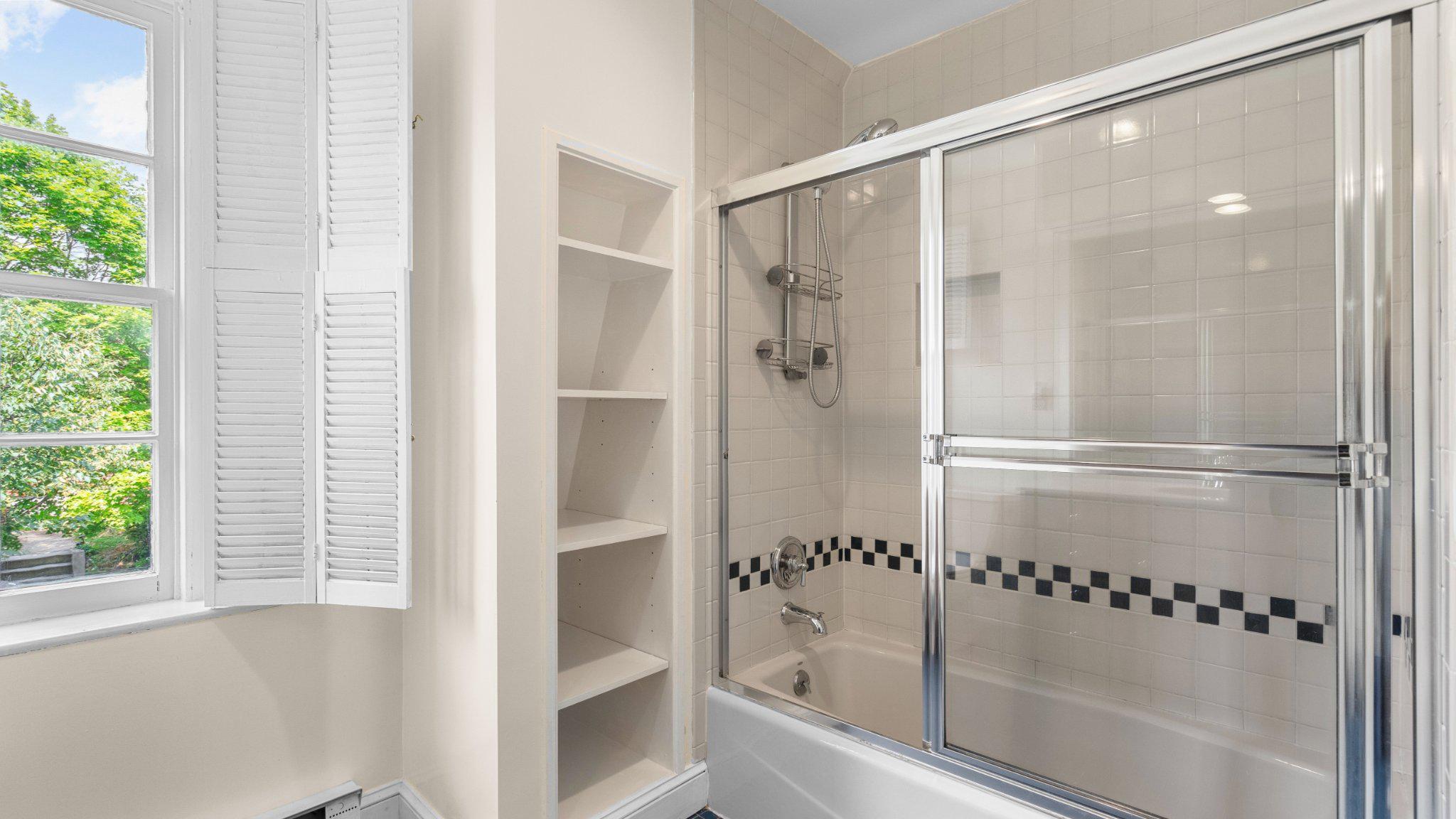 ROLAND PARK - Residential
