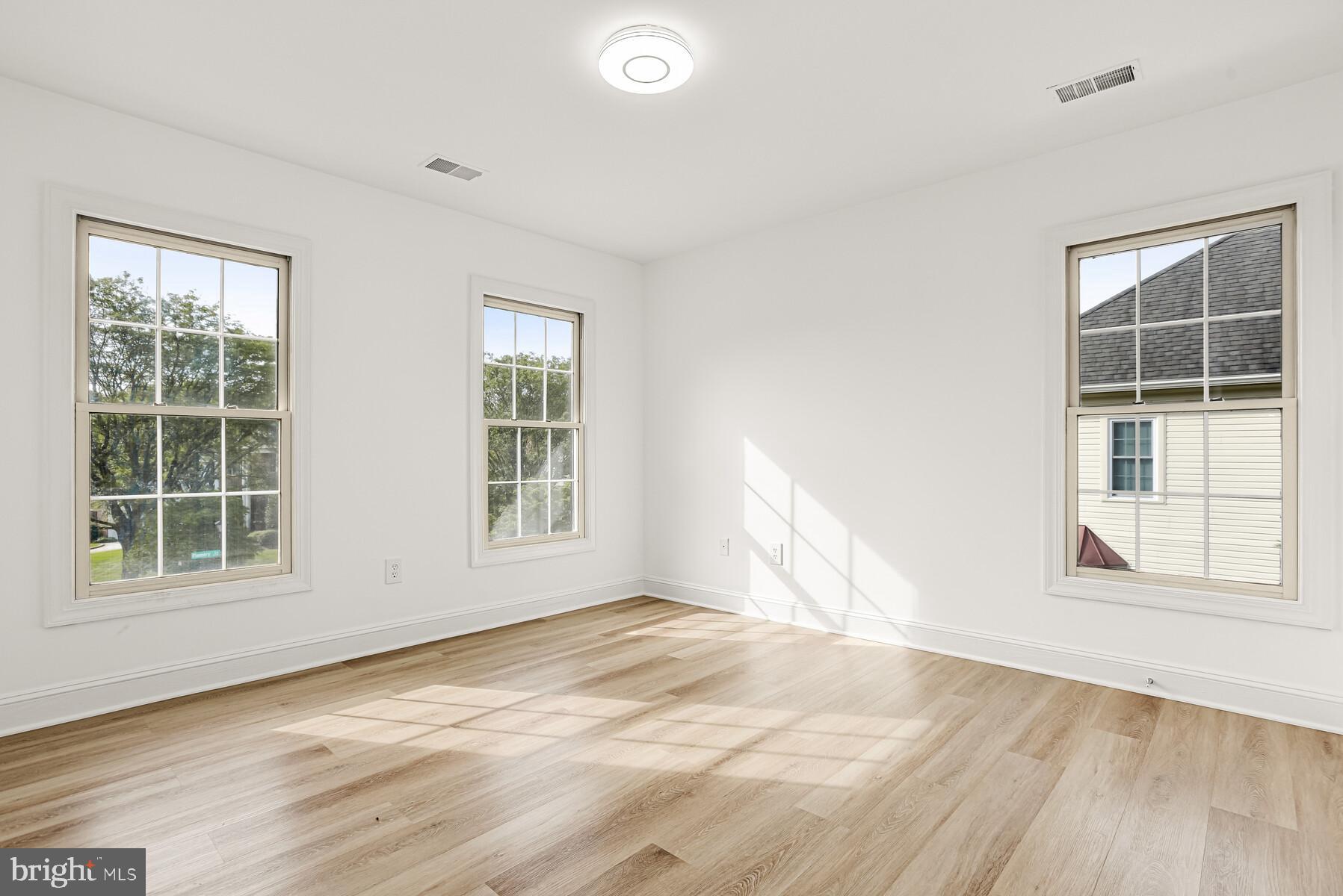 NOTTINGHAM WOODS - Residential