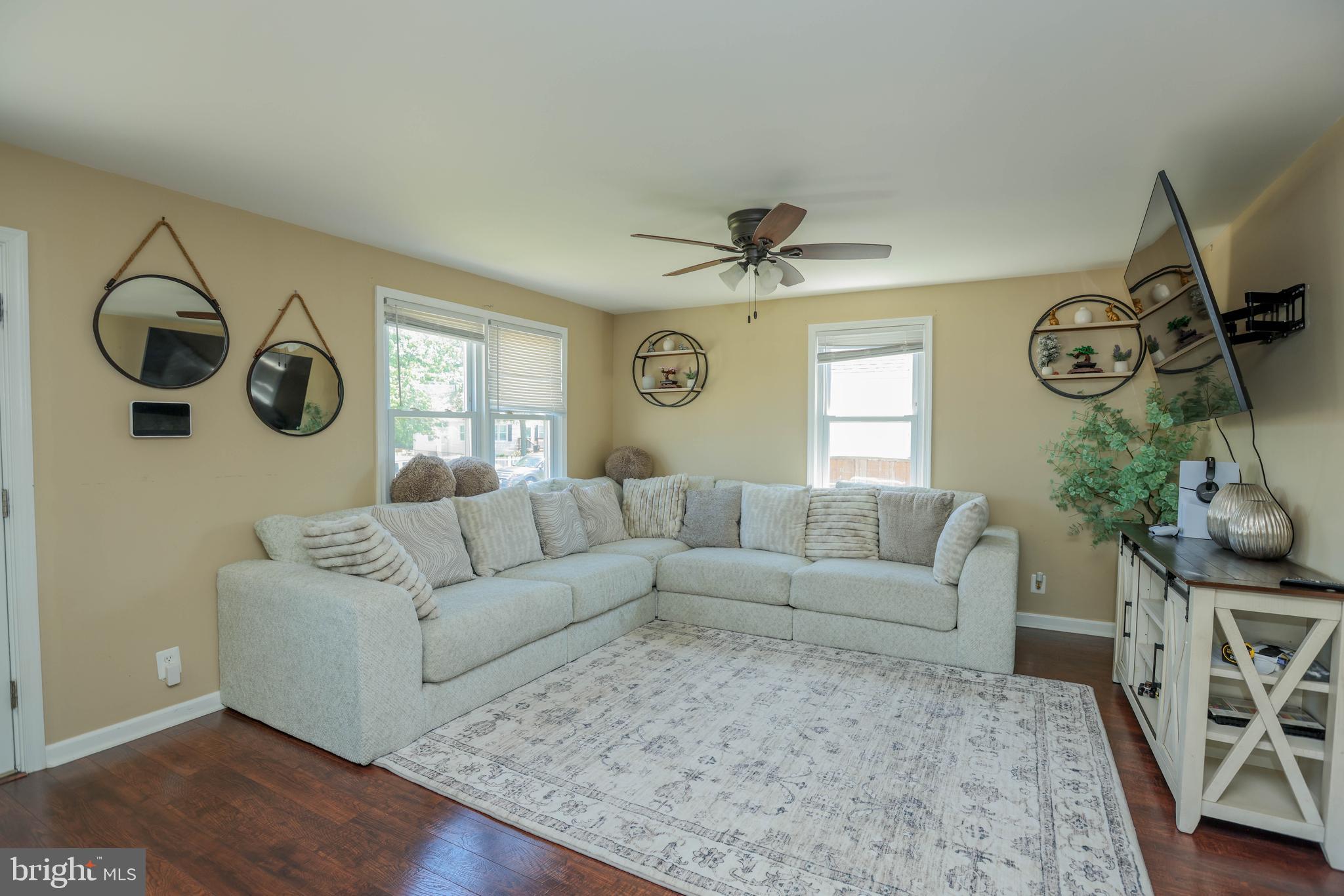 LYNBROOK - Residential