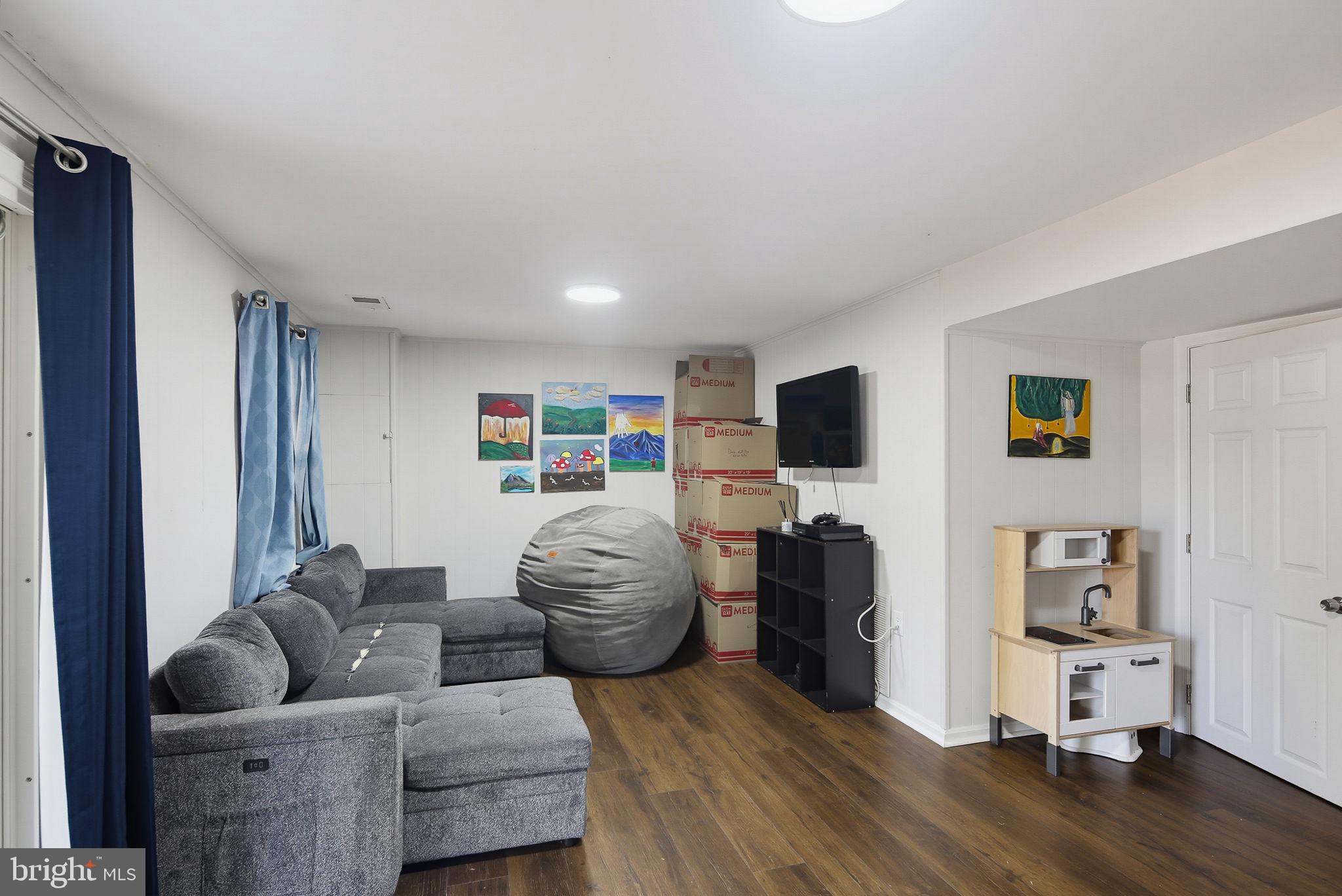 SHADY GROVE VILLAGE - Residential