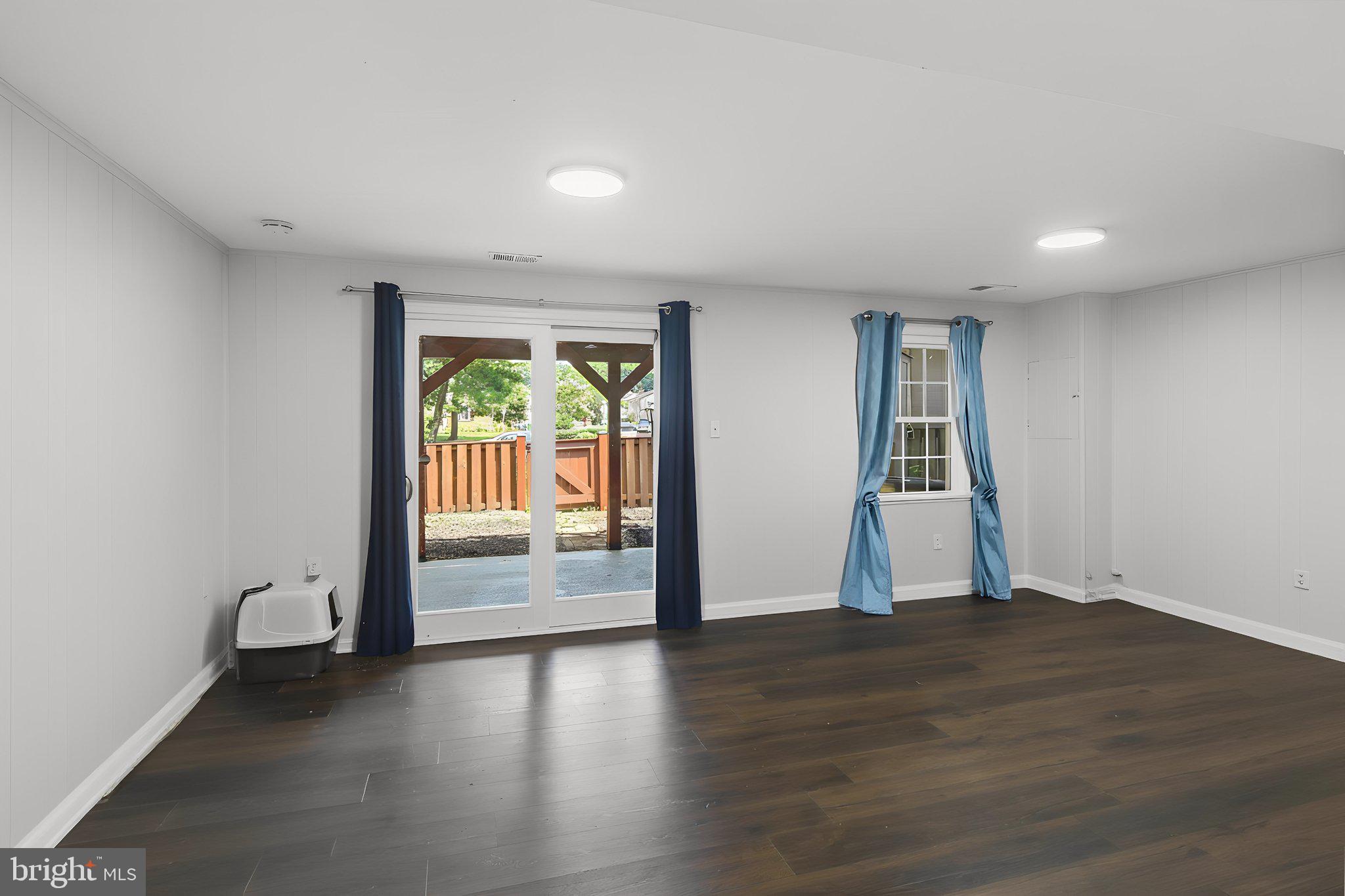SHADY GROVE VILLAGE - Residential