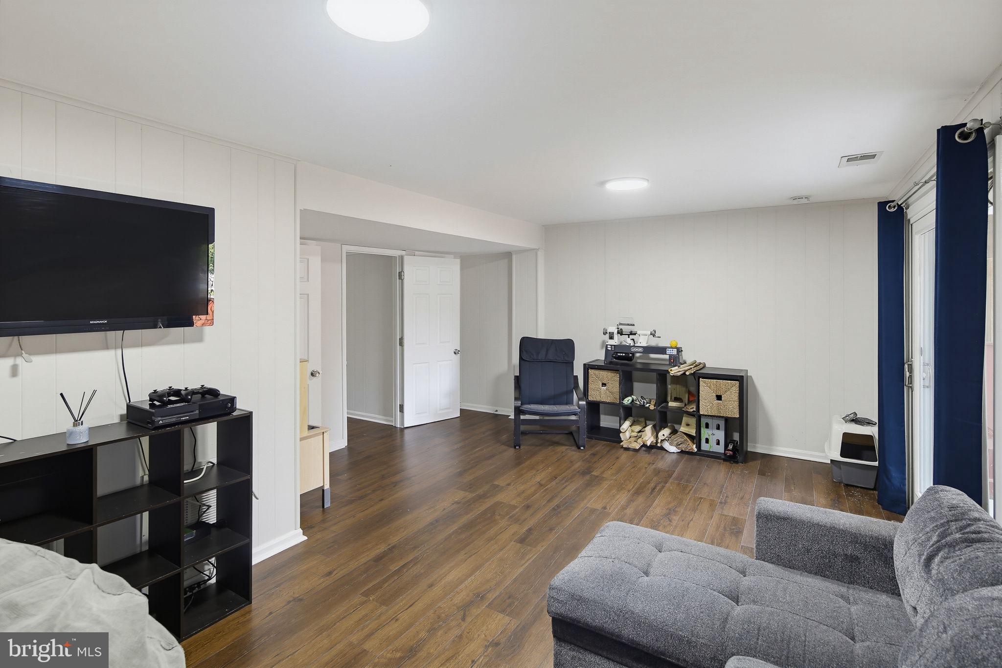 SHADY GROVE VILLAGE - Residential