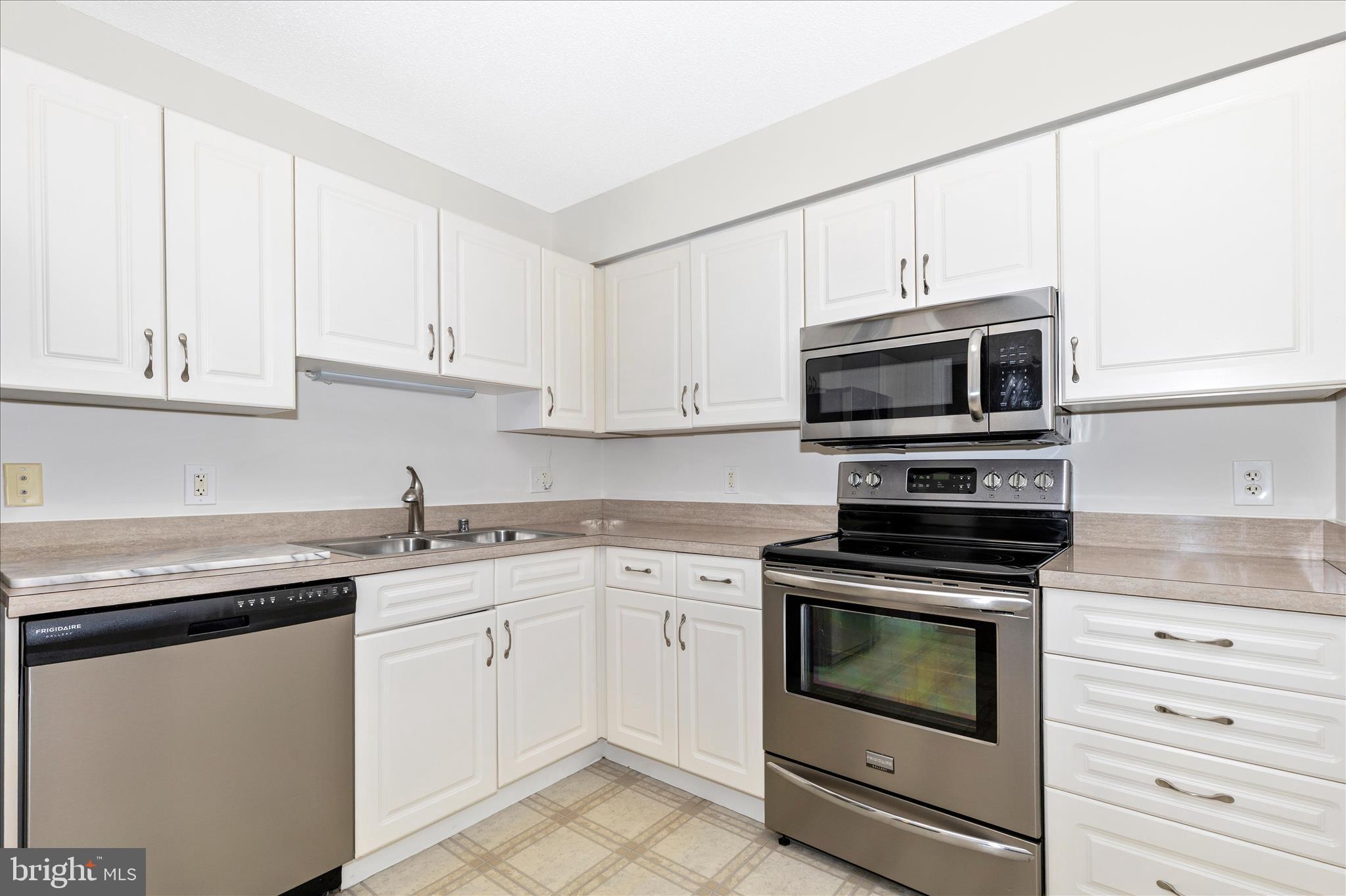 LEISURE WORLD - Residential