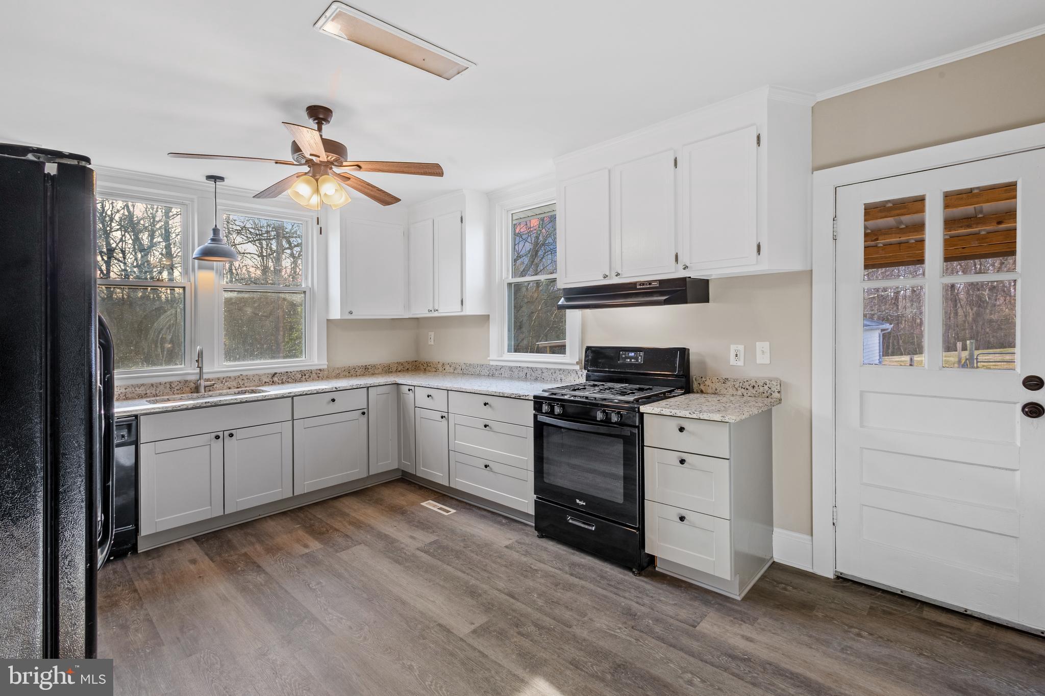 LOCUST POINT - Residential