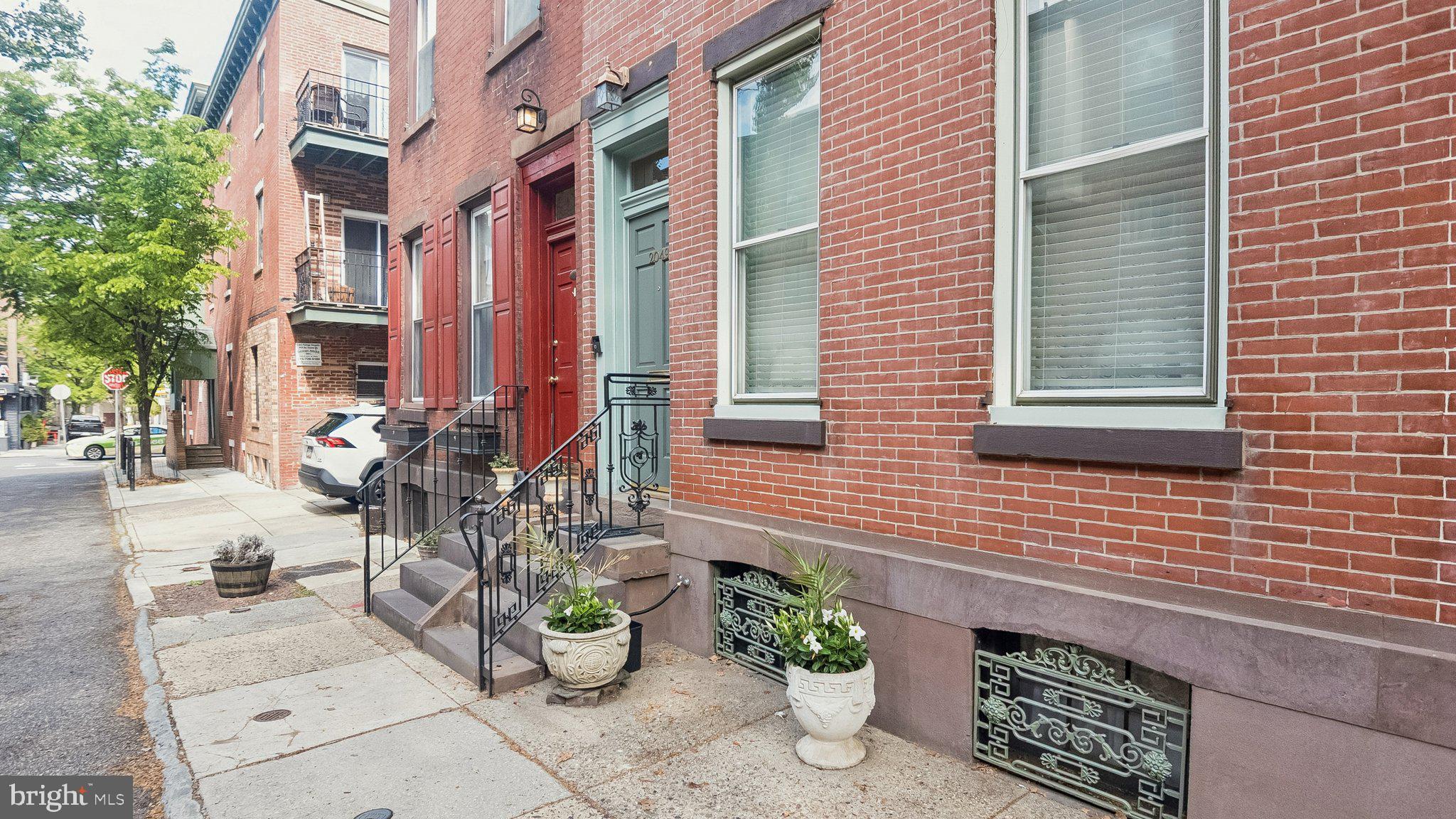 LOGAN SQUARE - Residential