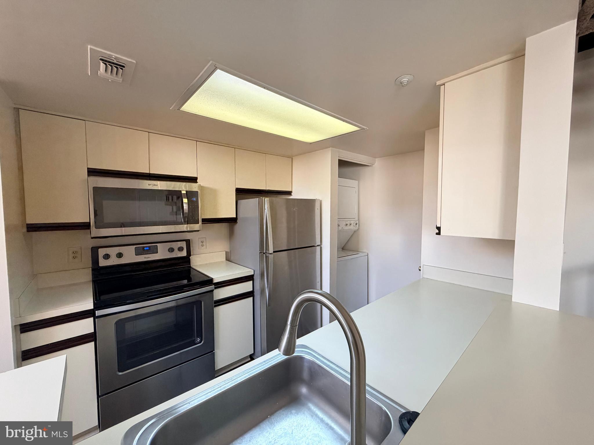 VISTAS 2 AT LAUREL - Residential