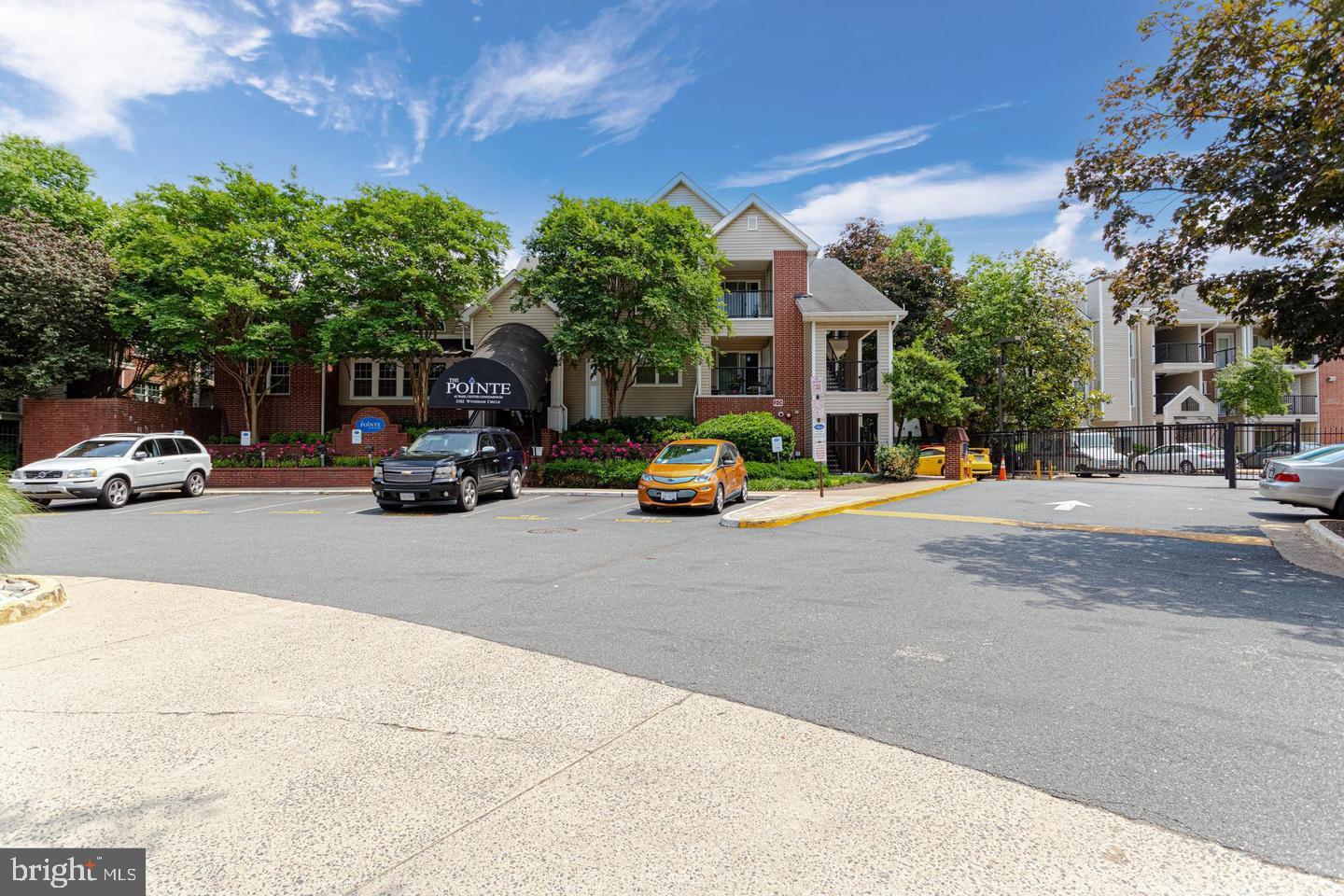 POINTE AT PARK CENTER - Residential