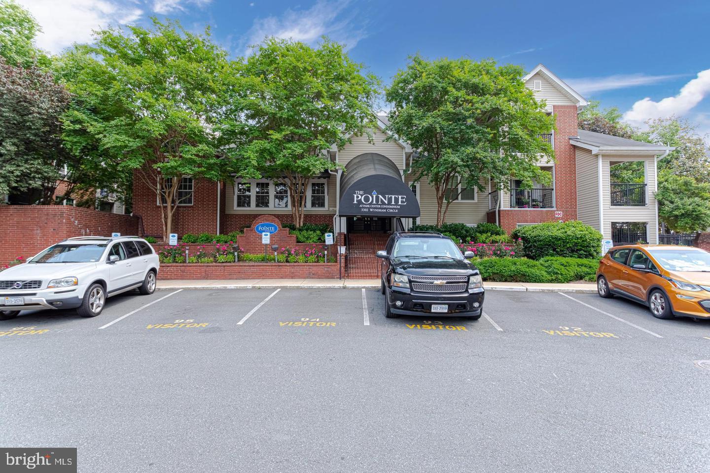POINTE AT PARK CENTER - Residential