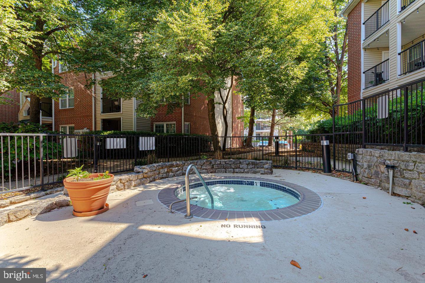 POINTE AT PARK CENTER - Residential