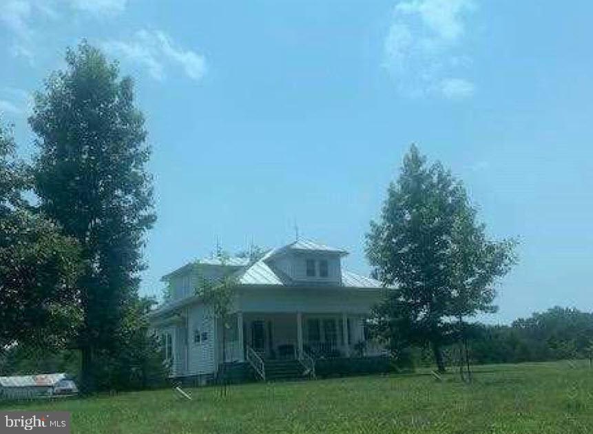 10 ACRE HORSE FARM - Residential