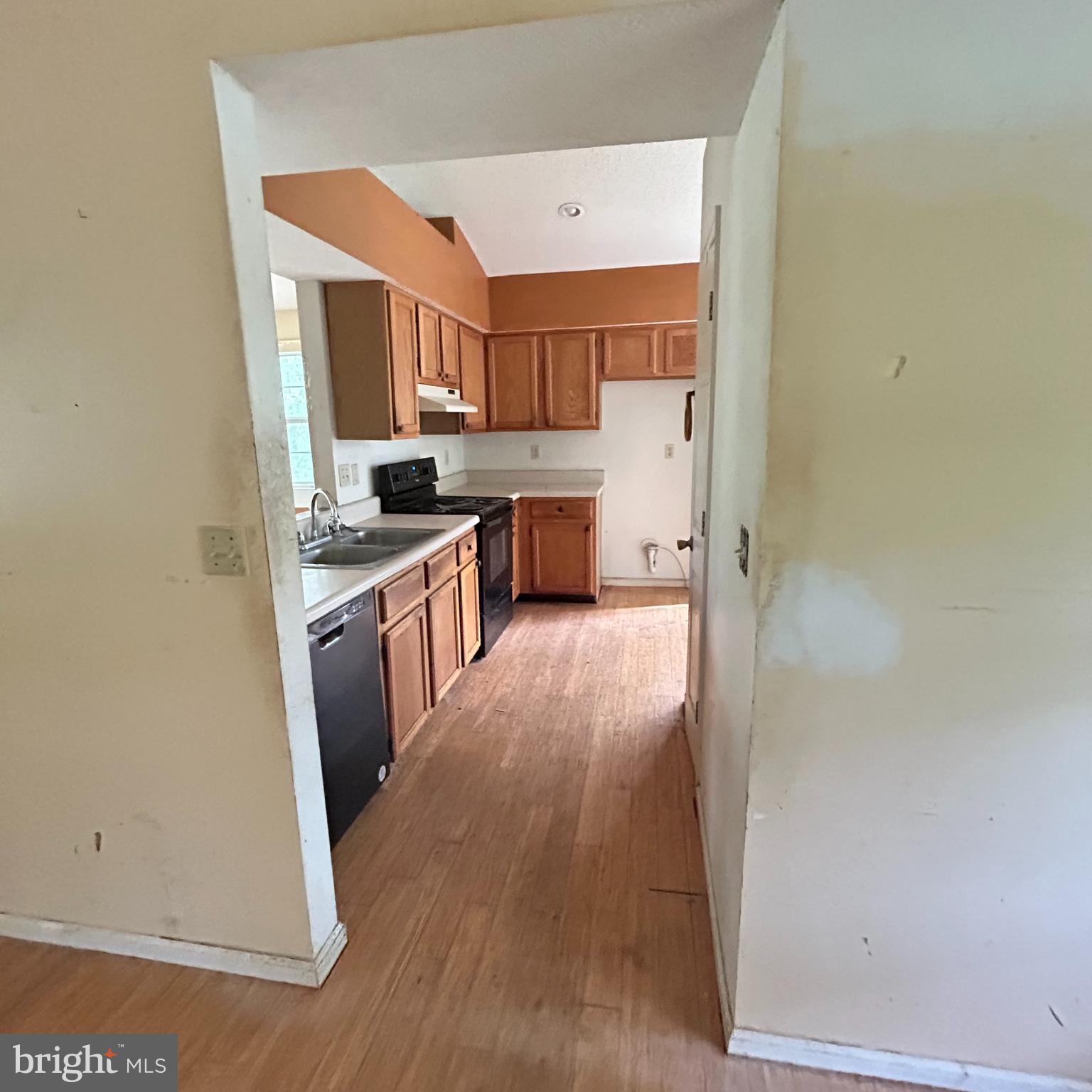 ANDREWS TAVERN - Residential
