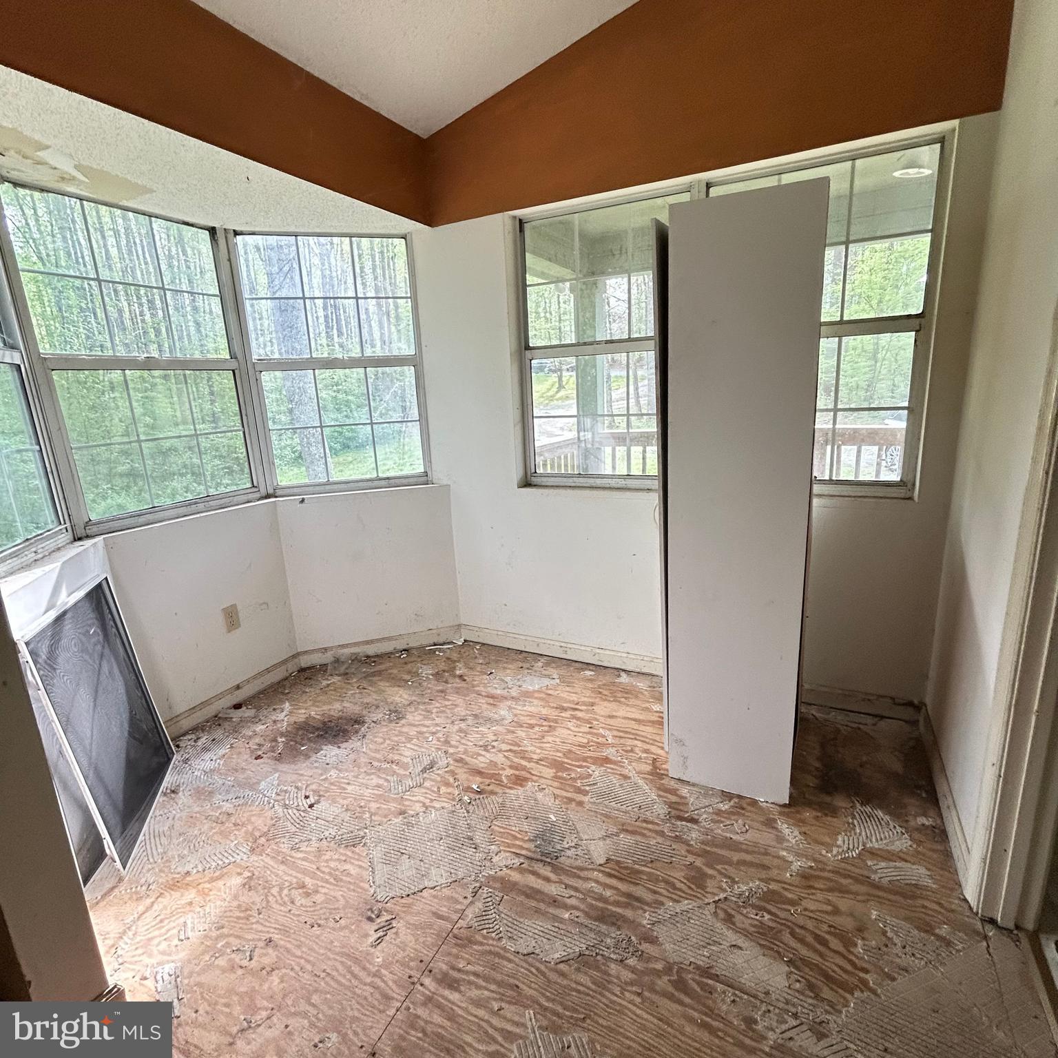 ANDREWS TAVERN - Residential