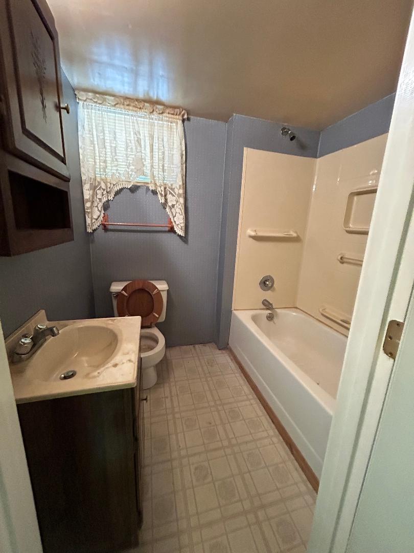 CATONSVILLE MANOR - Residential