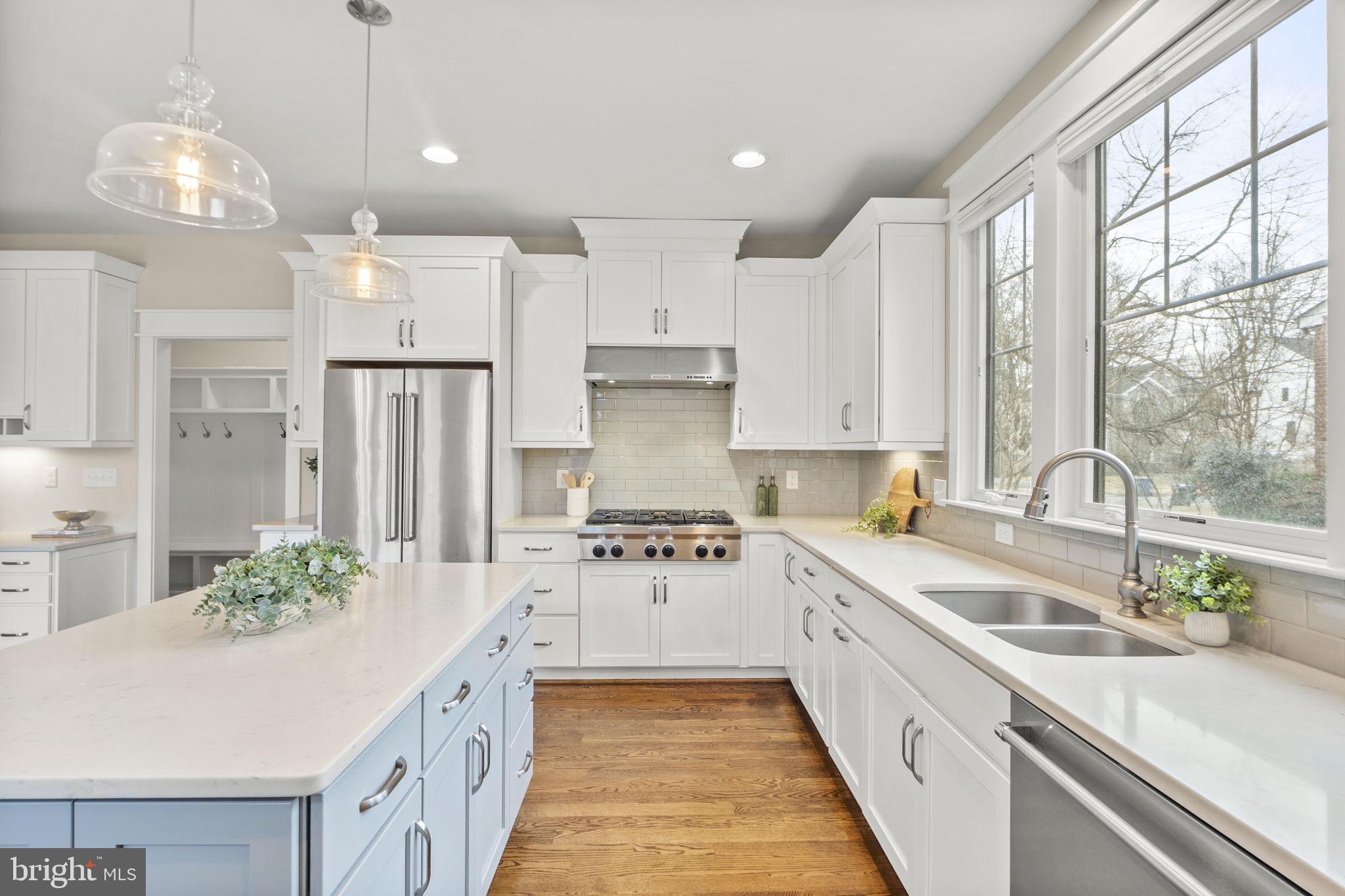 HILLSIDE MANOR - Residential