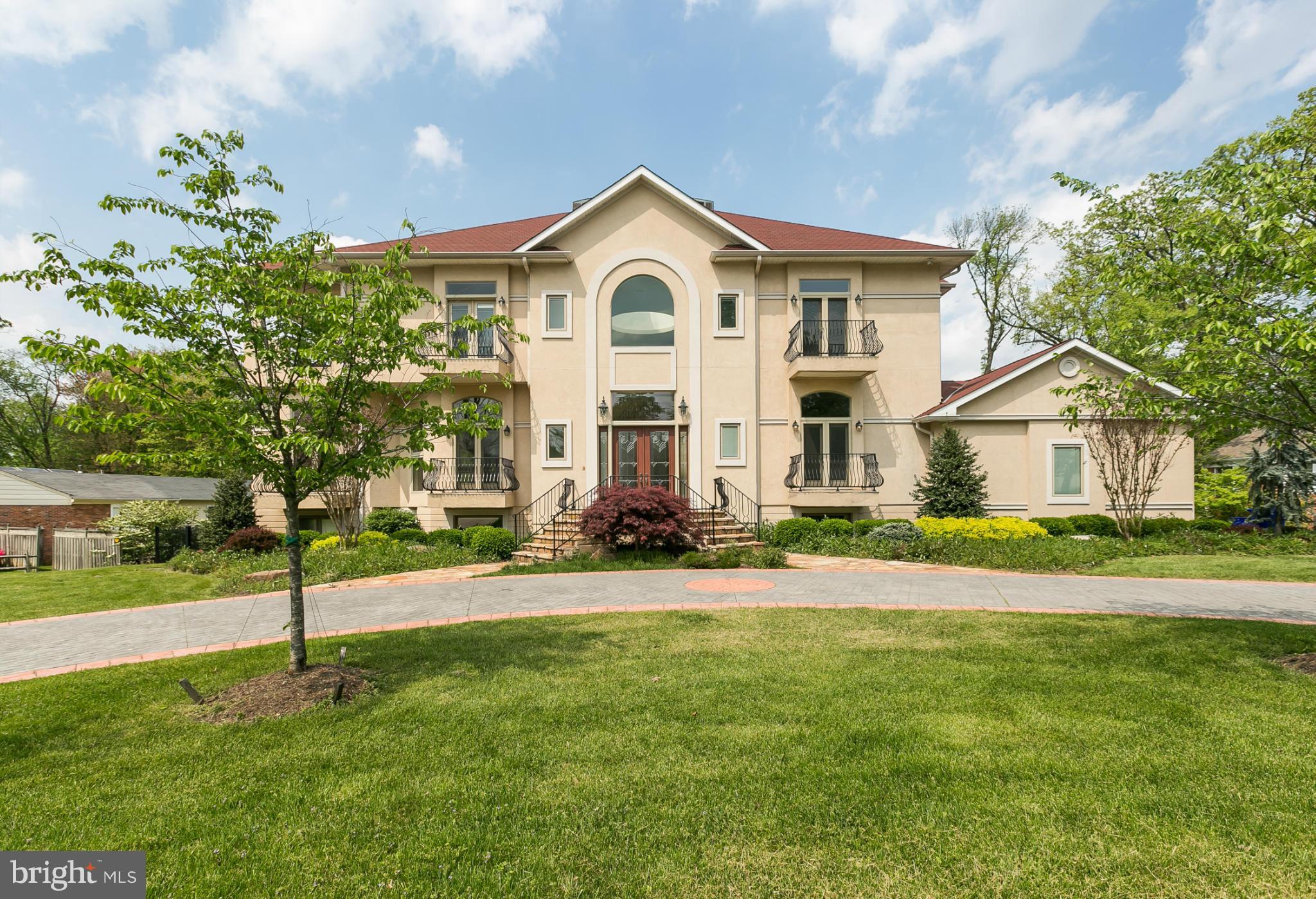 Looking for something modern & contemporary? You just found it in this custom Lexmanor masterpiece! Incredible gourmet kitchen, curved walls & stairs and soaring ceilings are just a few features that make this home extraordinary. Every room has a balcony & private bath. Luxurious in-law suite with kitchen, large living room & private entrance. Lower level gym, theatre & rec room. Large lot!