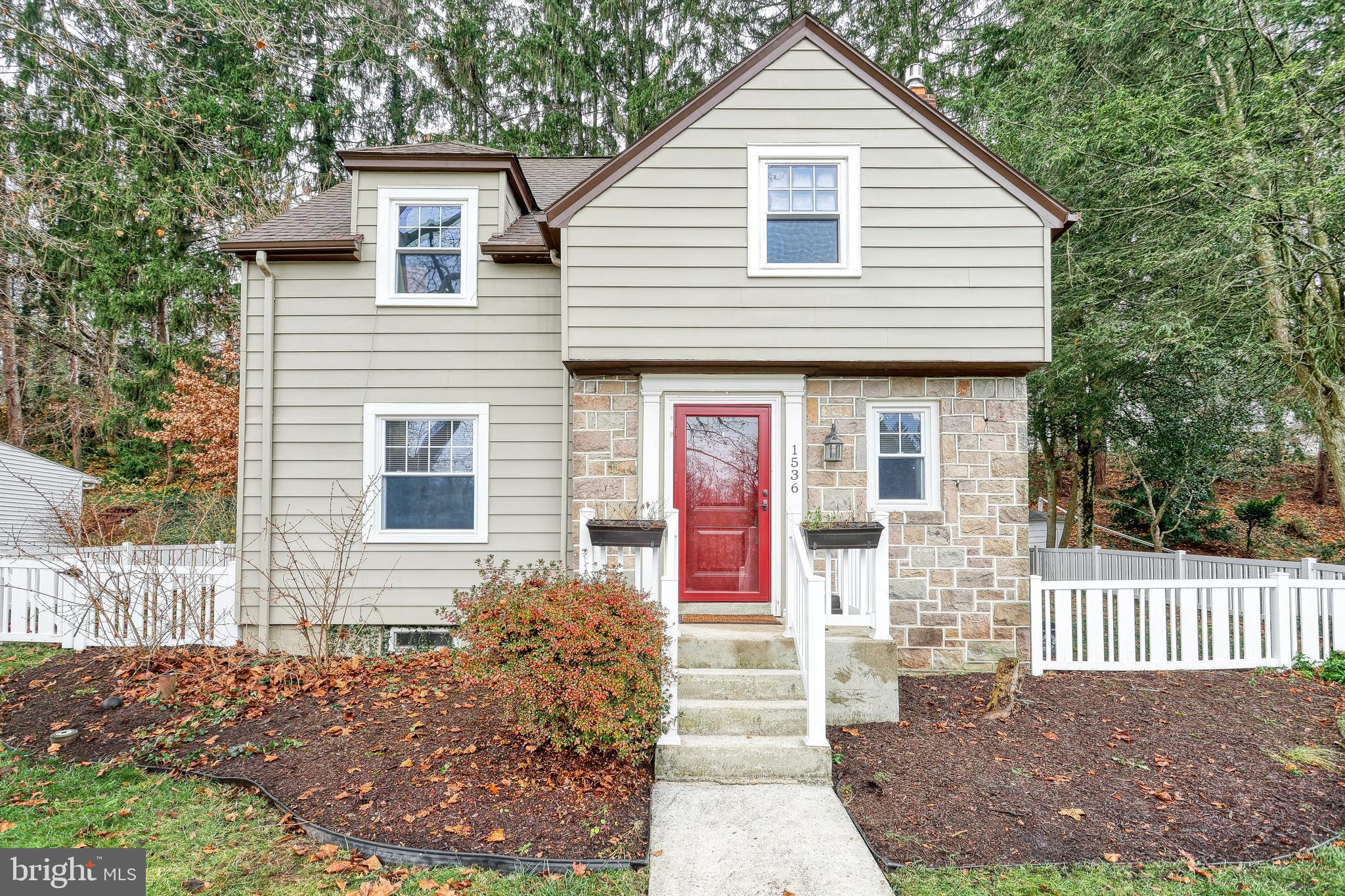 Open house scheduled for Sunday, January 14 from 11-1!
Introducing 1536 Old Farm Lane in York Suburban Schools! You'll fall in love with the charm and character this home has to offer. Situated in the quaint neighborhood of Strathcona-Hills you'll enjoy the hardwood floors, along with the stone gas fireplace, central A/C and the large primary bedroom. (please note, the home was previously 3 bedrooms as the primary bedroom was 2 bedrooms as one point and could easily be switched back). A brand-new furnace was installed in 2022 AND all appliances are included. Fenced rear yard. Screened in rear porch.
