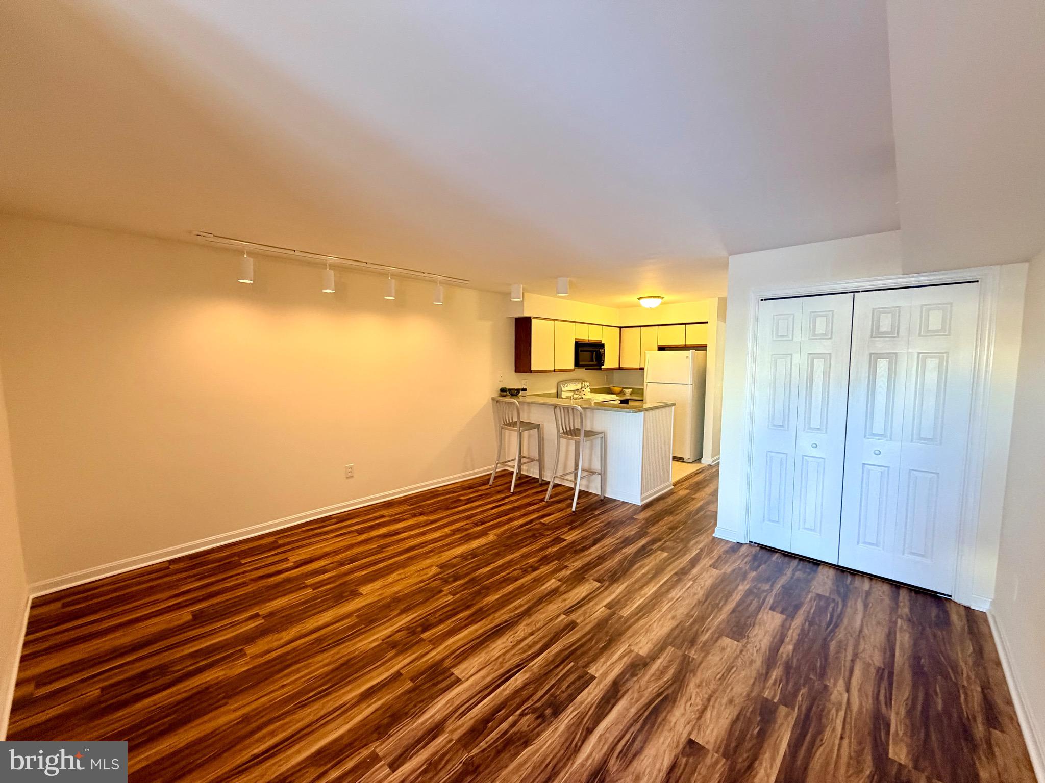QUEENS LANDING - Residential