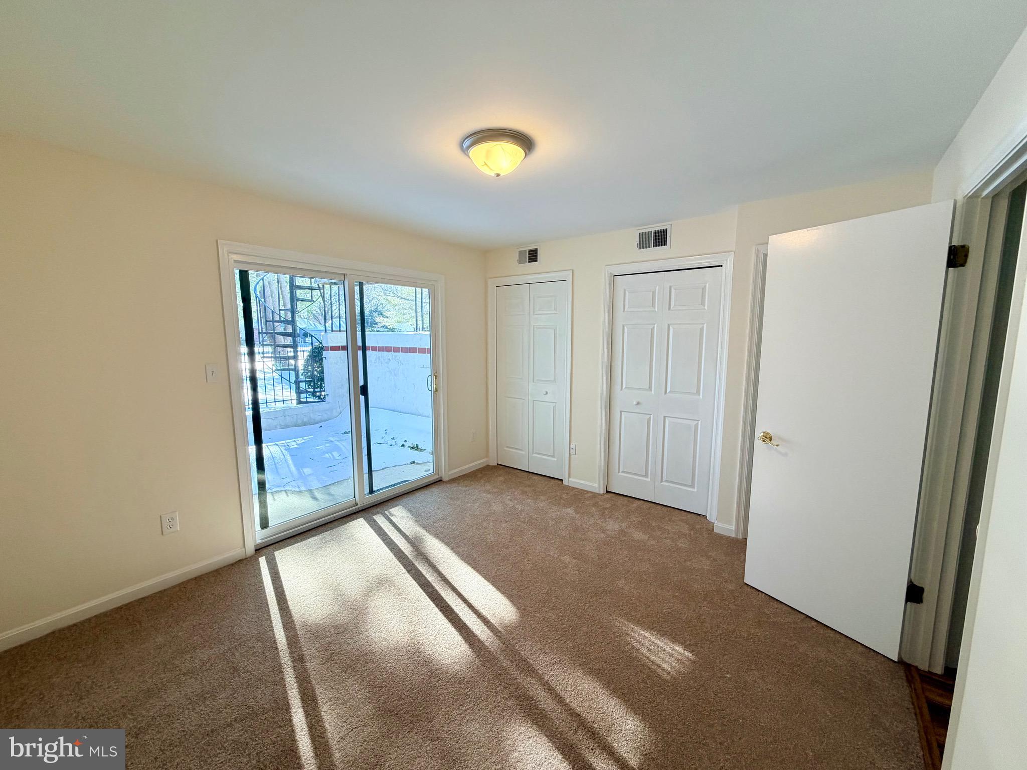QUEENS LANDING - Residential