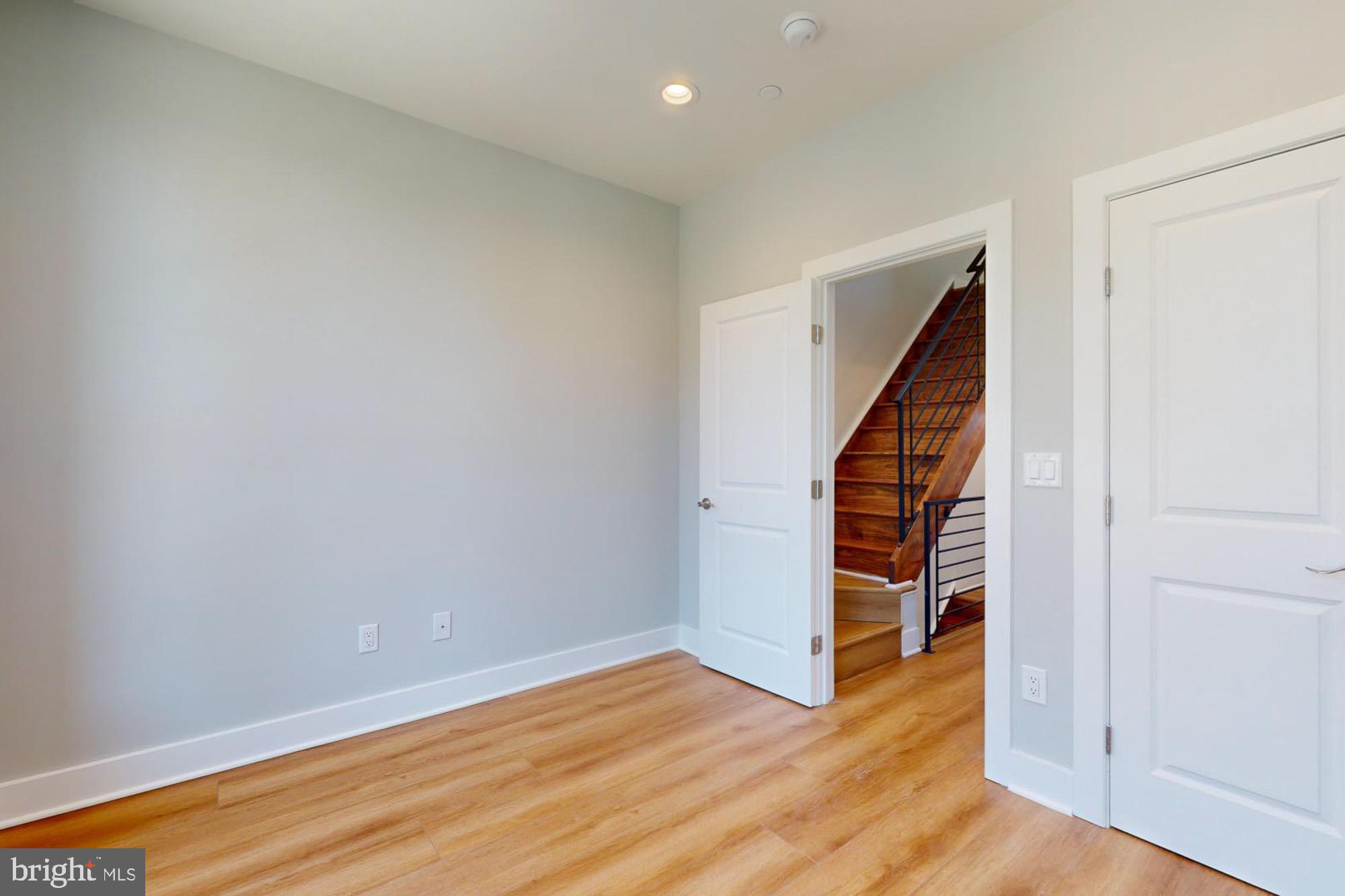 MILL CREEK - Residential