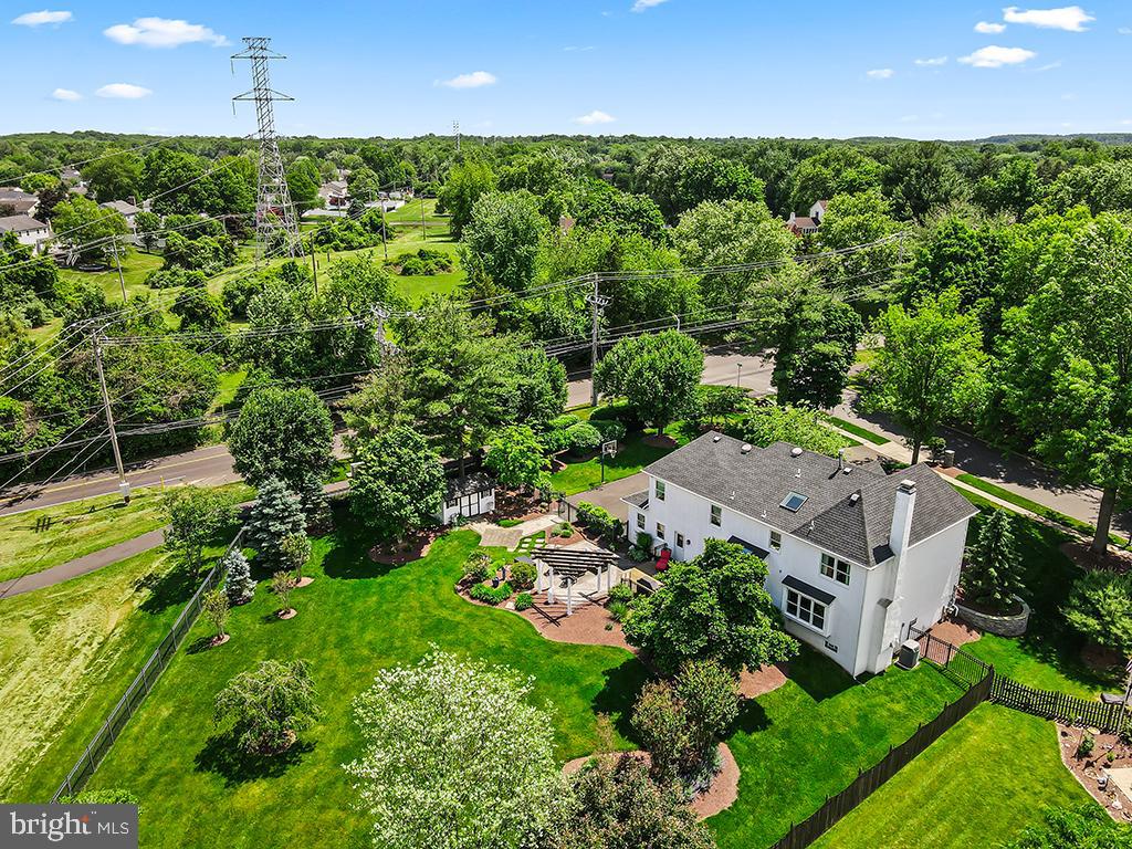 LAKEVIEW ESTS - Residential