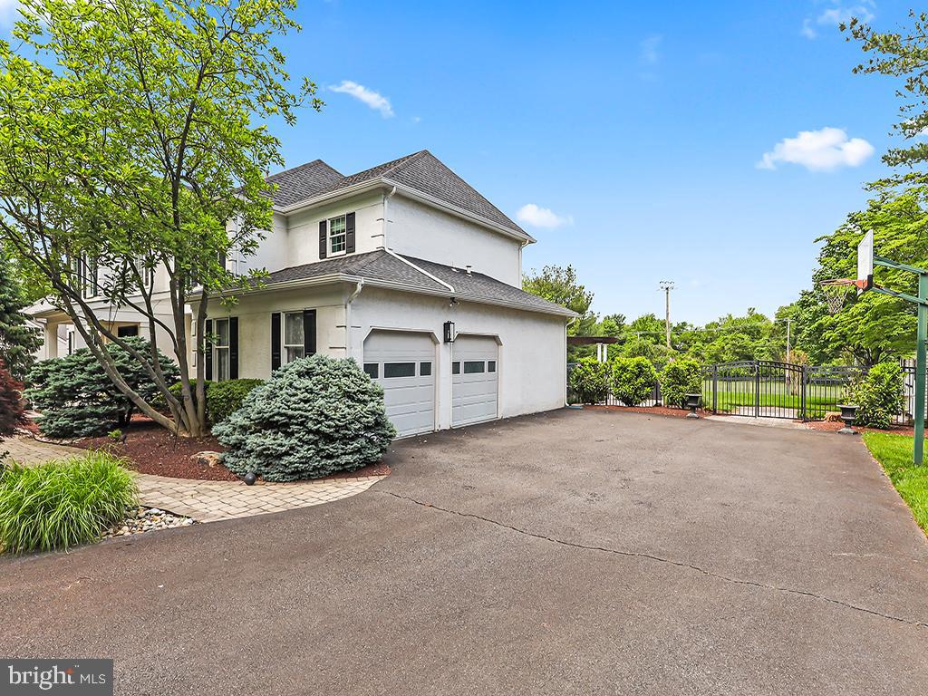 LAKEVIEW ESTS - Residential