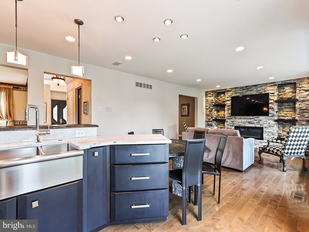 LAKEVIEW ESTS - Residential