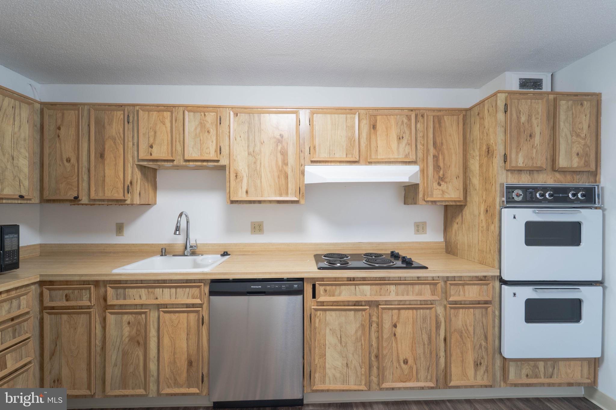 ROTONDA - Residential Lease