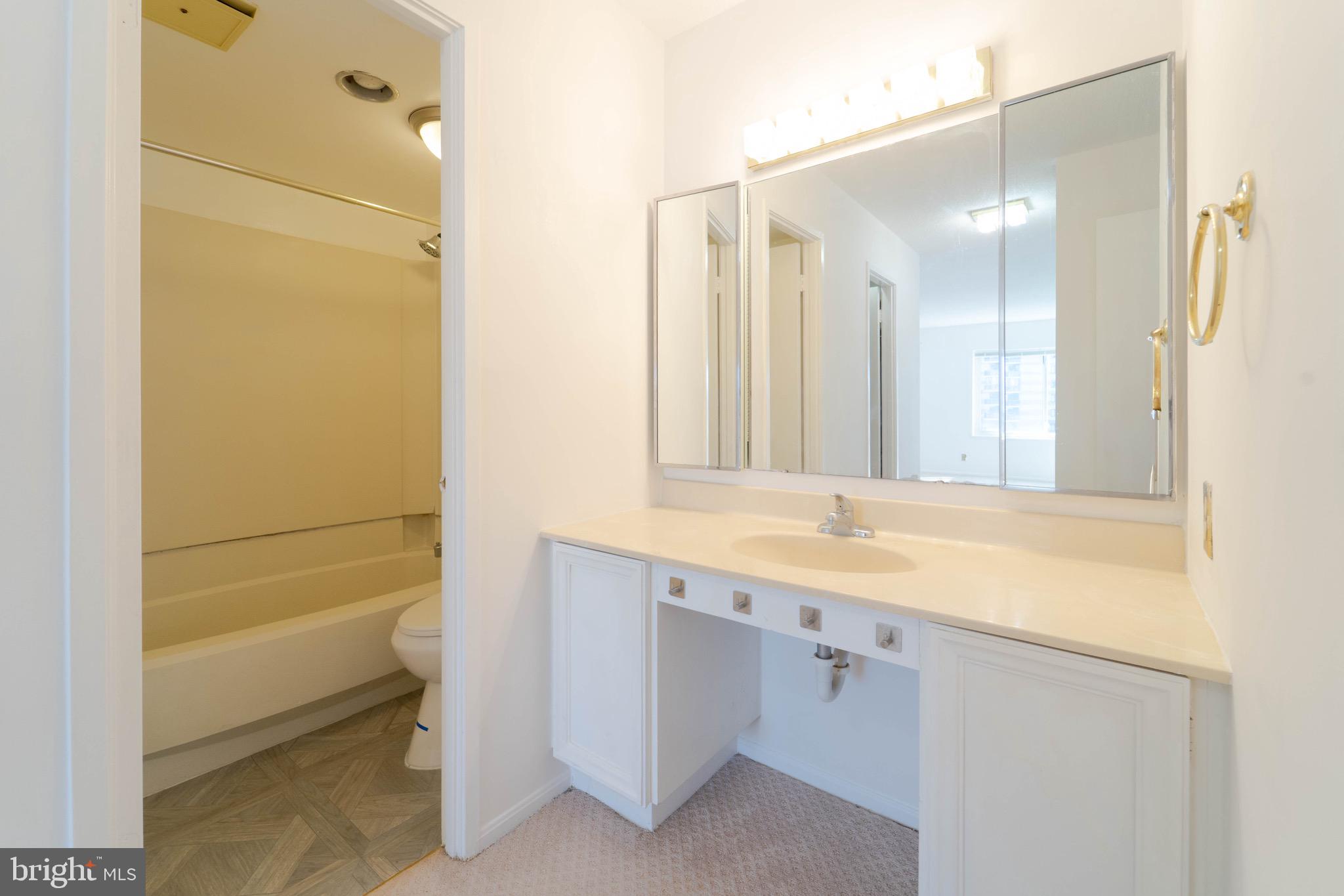 ROTONDA - Residential Lease