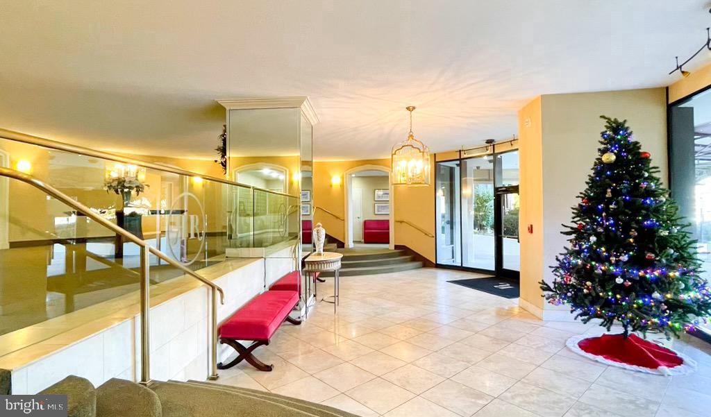 ROTONDA - Residential Lease