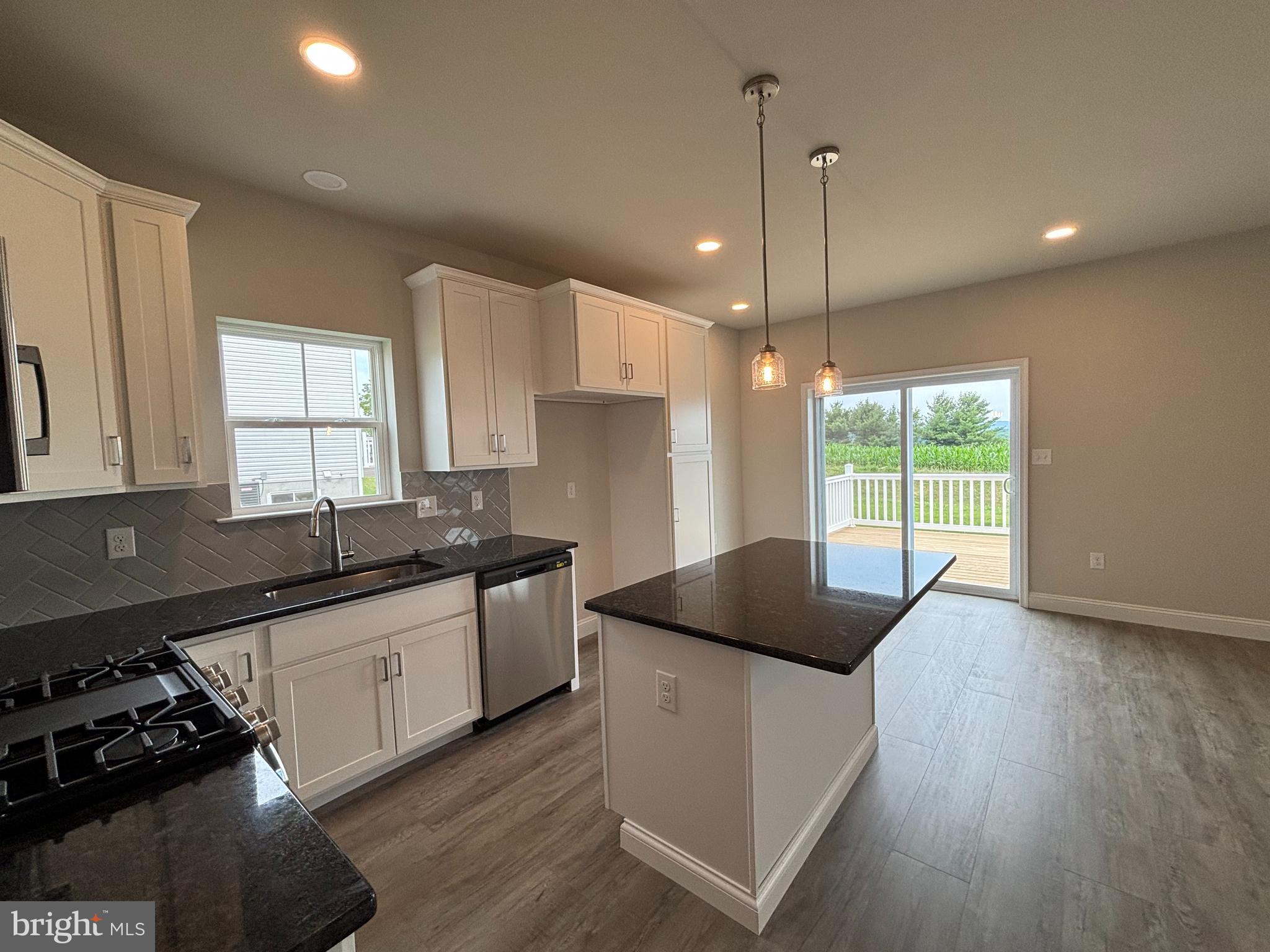 MCINTOSH FARMS - Residential