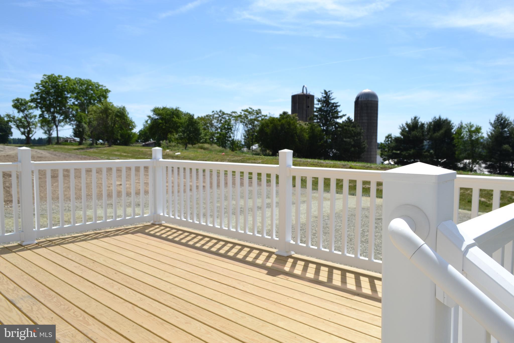 MCINTOSH FARMS - Residential