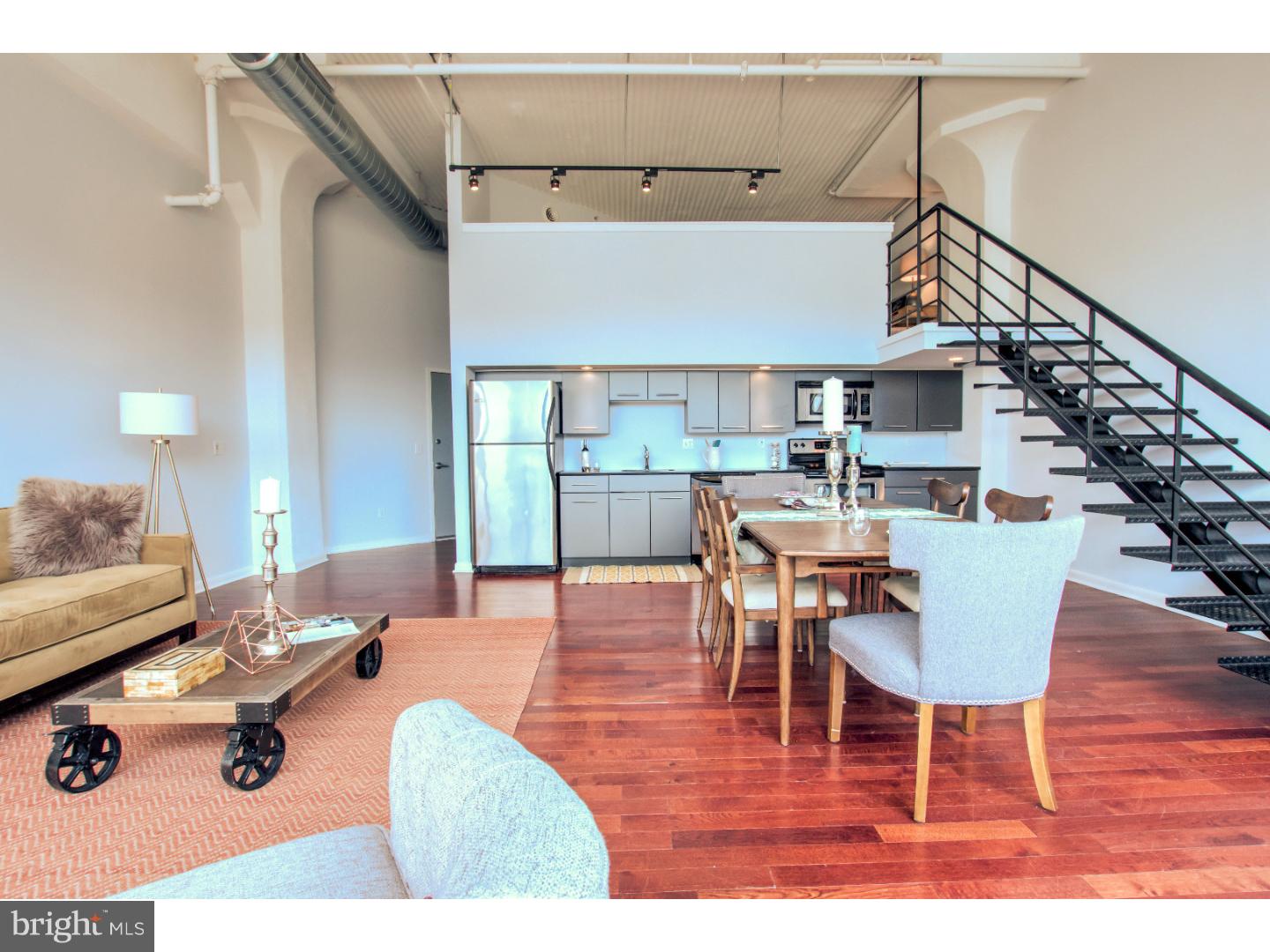 LOGAN SQUARE - Residential