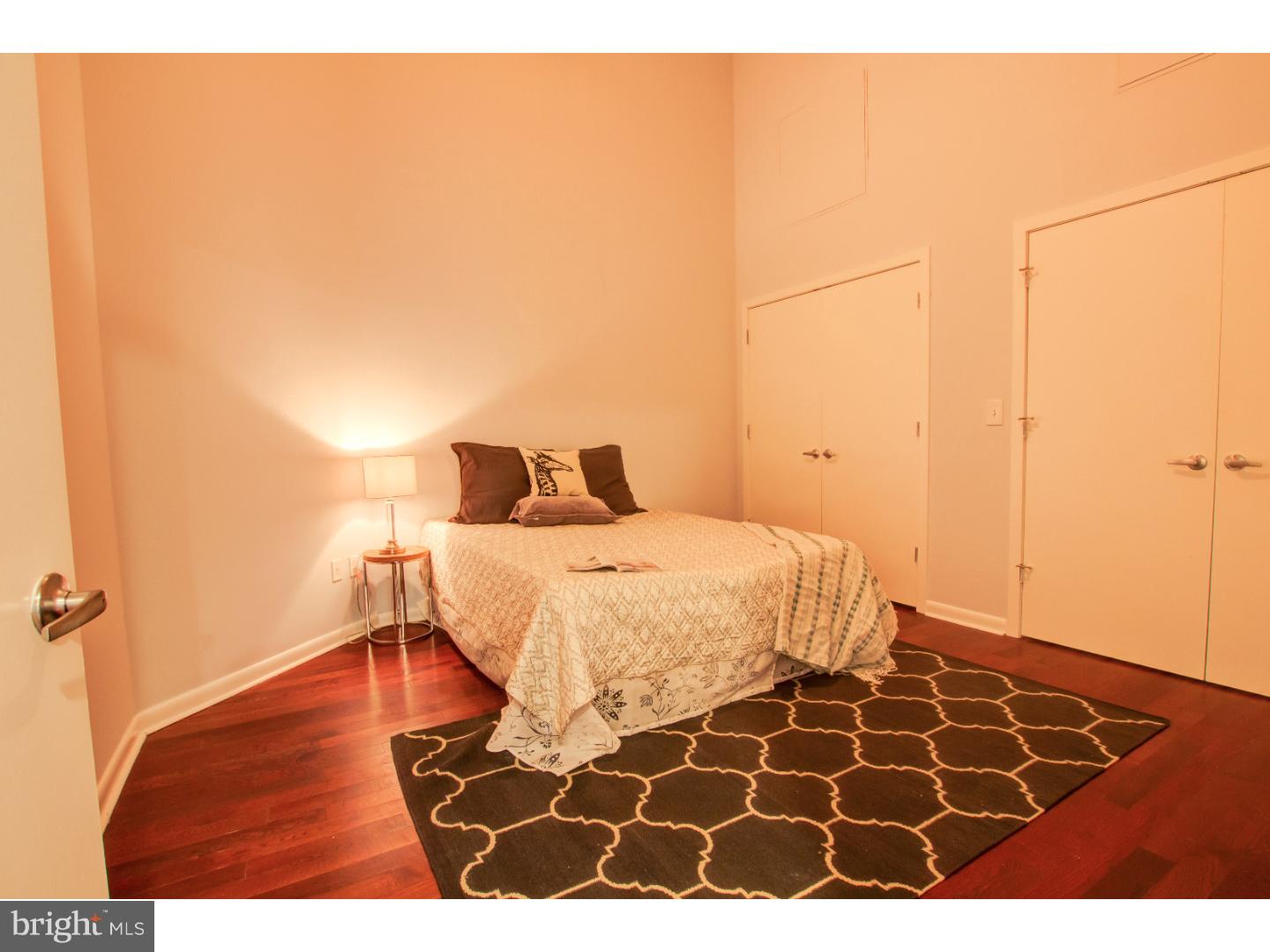LOGAN SQUARE - Residential